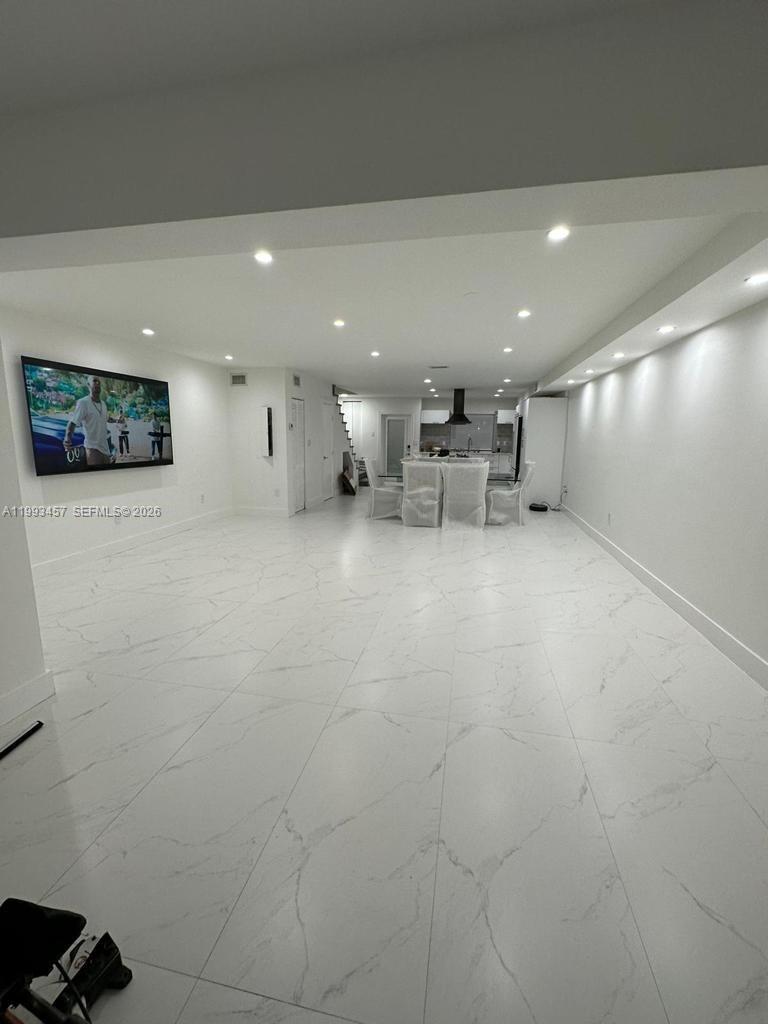 3672 NE 167th St #31 North Miami Beach, FL 33160