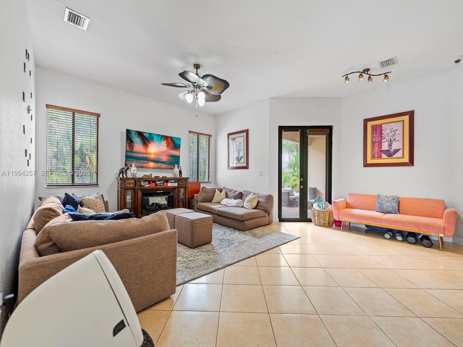 19385 SW 79th Ct Cutler Bay, FL 33157