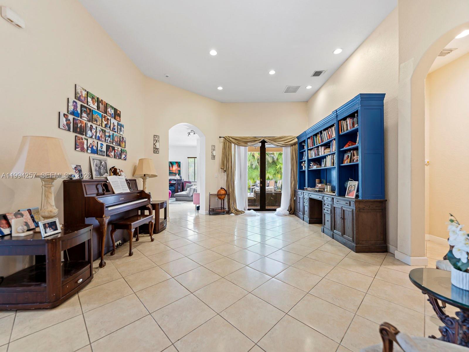 19385 SW 79th Ct Cutler Bay, FL 33157