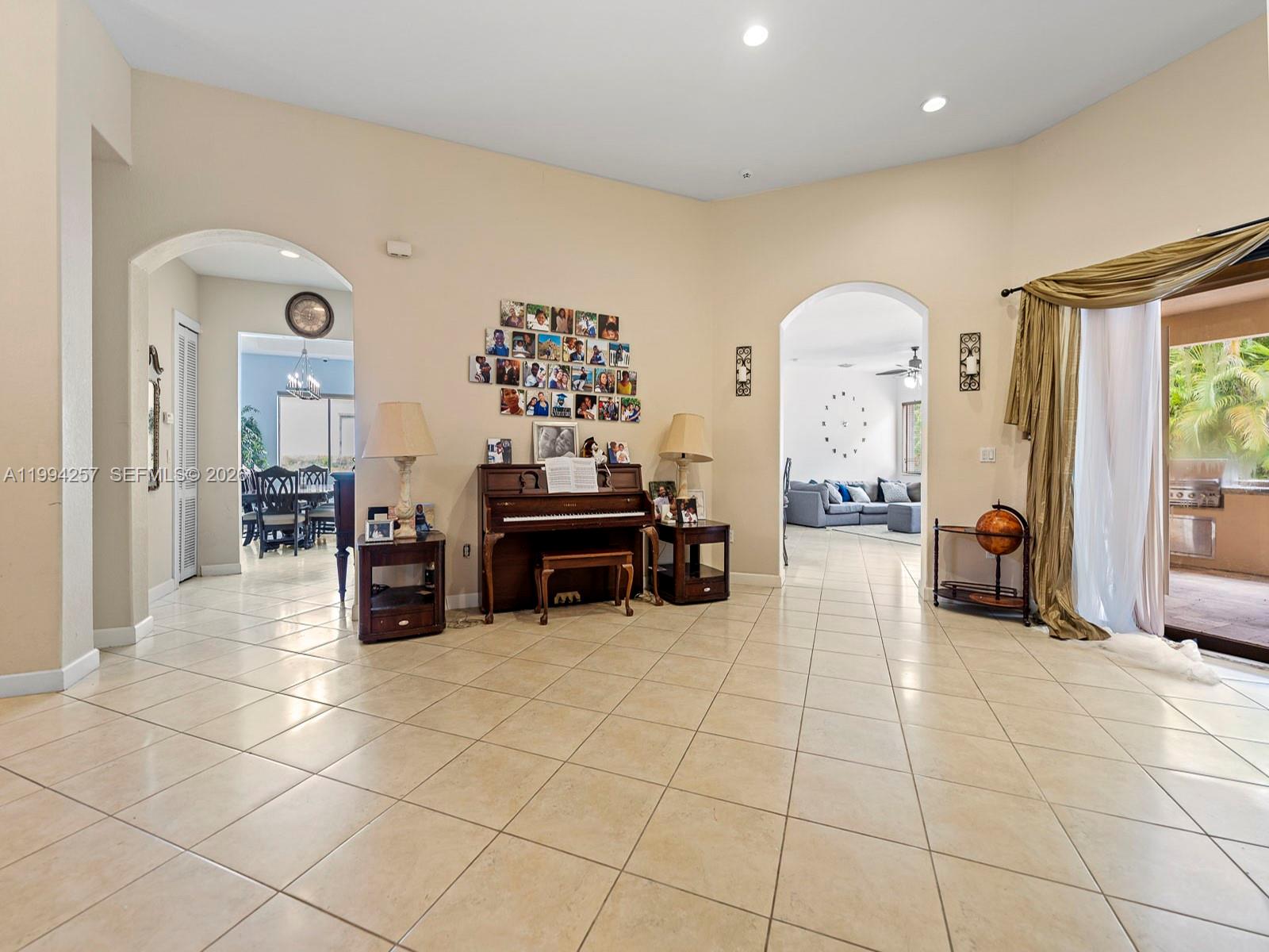 19385 SW 79th Ct Cutler Bay, FL 33157