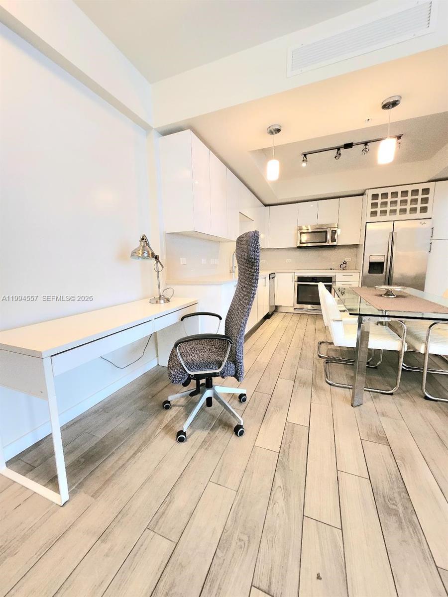 image Nine at Mary Brickell Village10