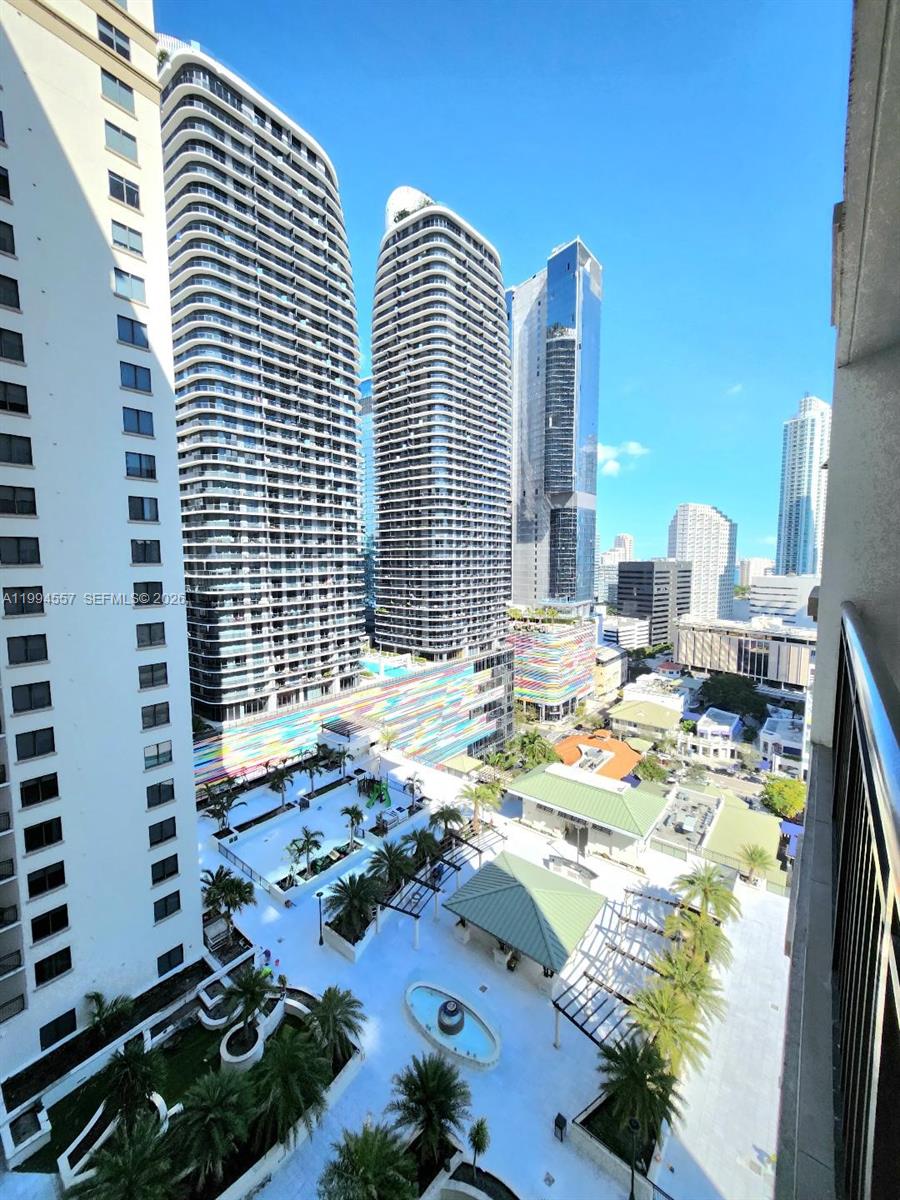 image Nine at Mary Brickell Village20