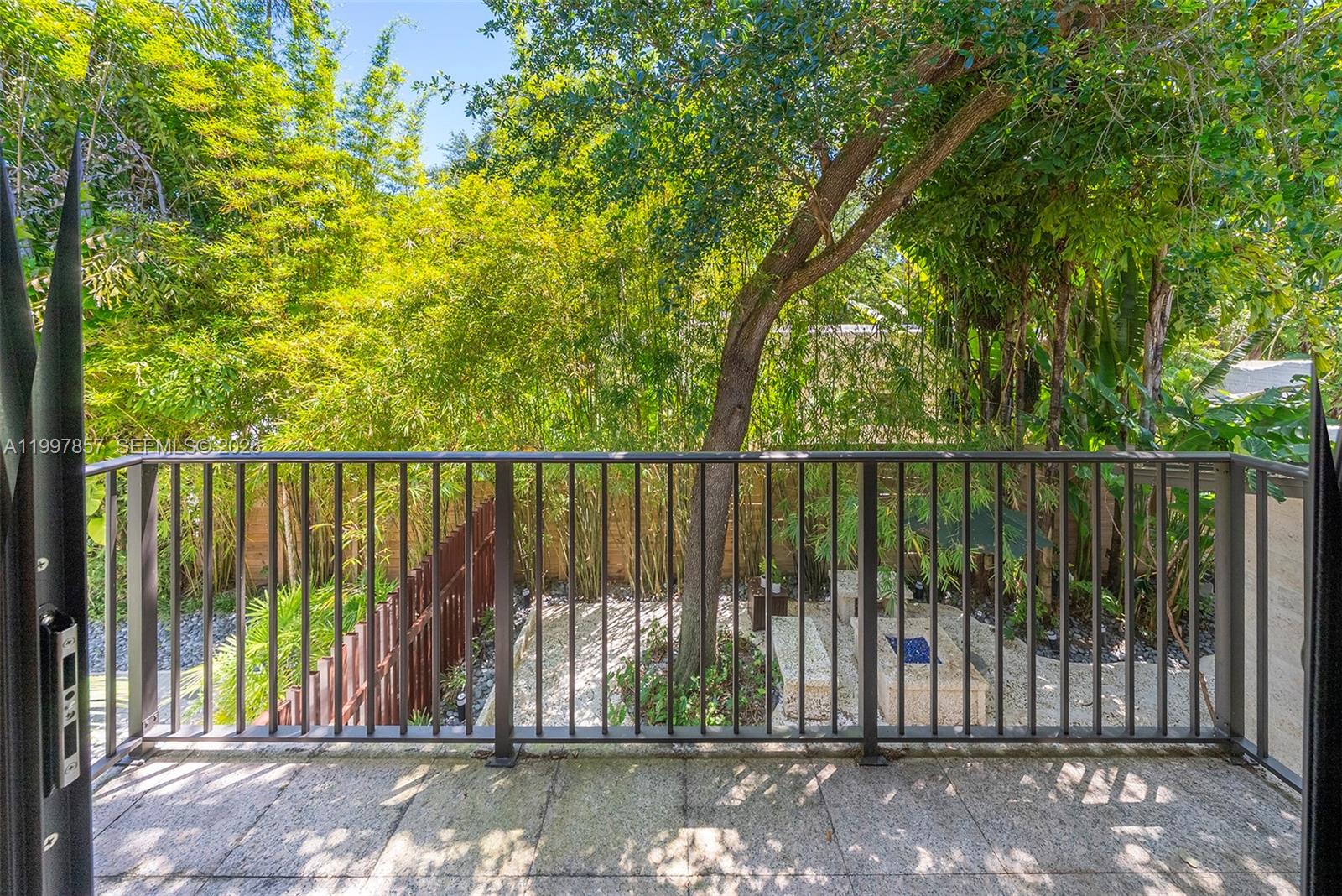 4046 El Prado Blvd Miami, FL 33133