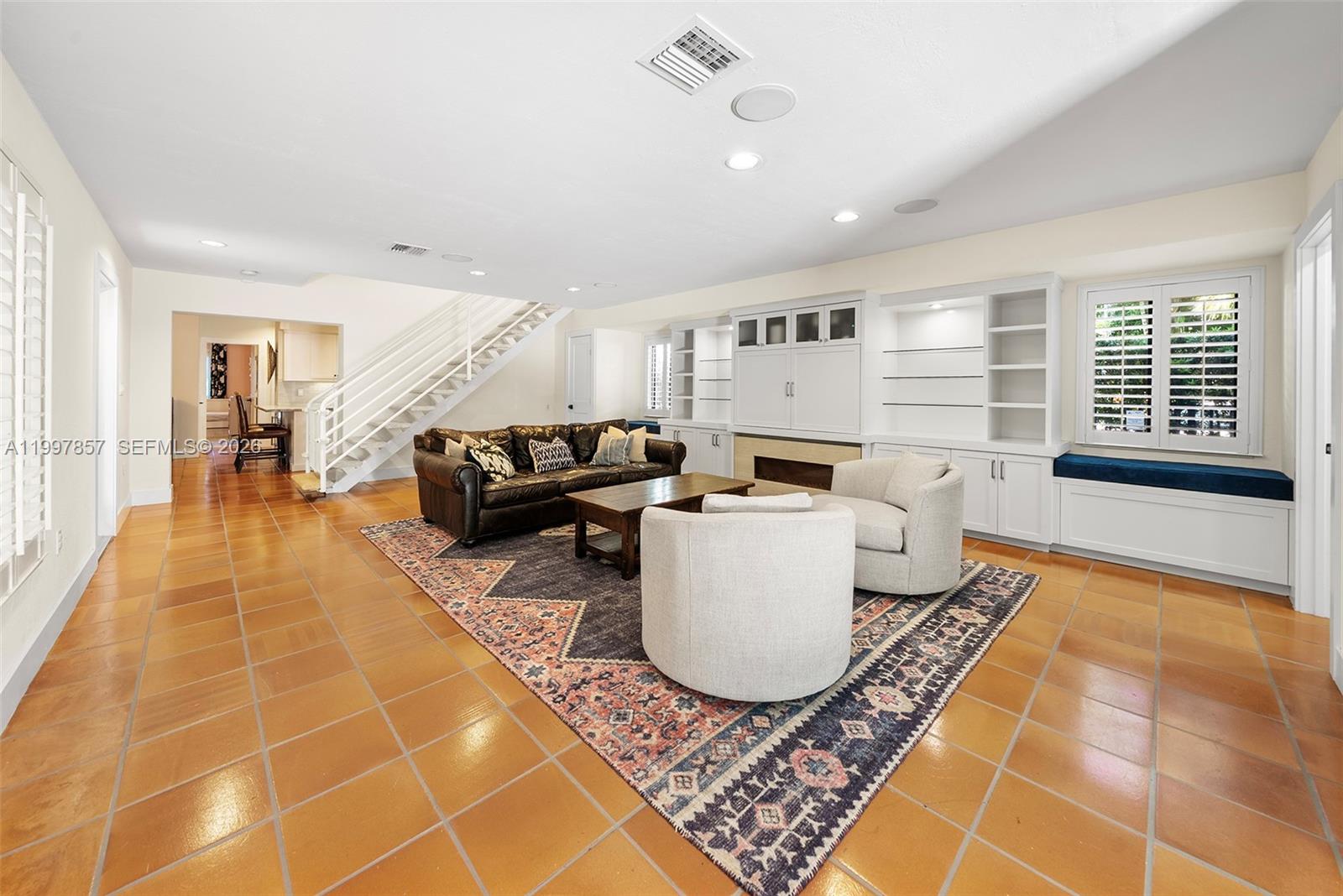 4046 El Prado Blvd Miami, FL 33133