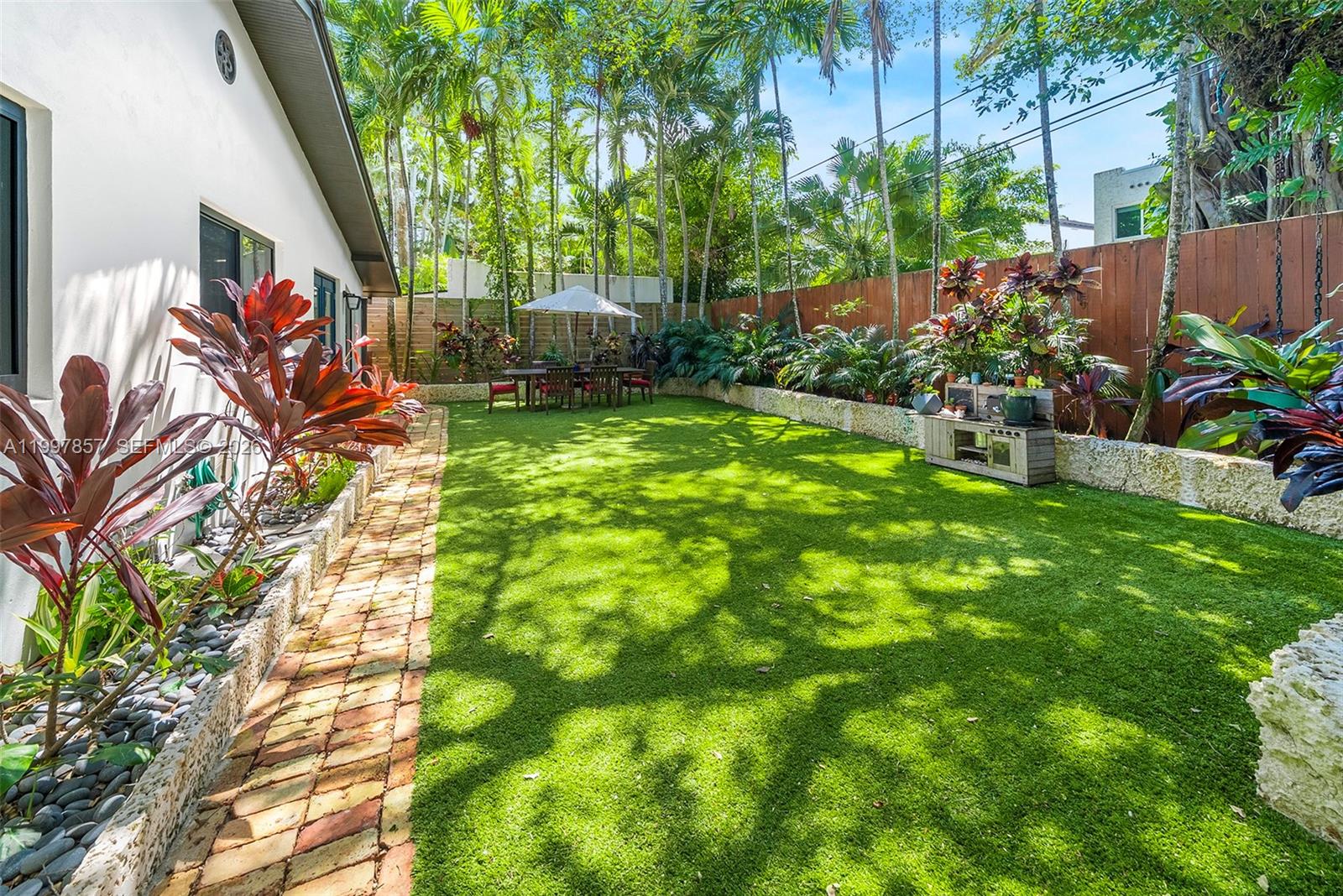 4046 El Prado Blvd Miami, FL 33133