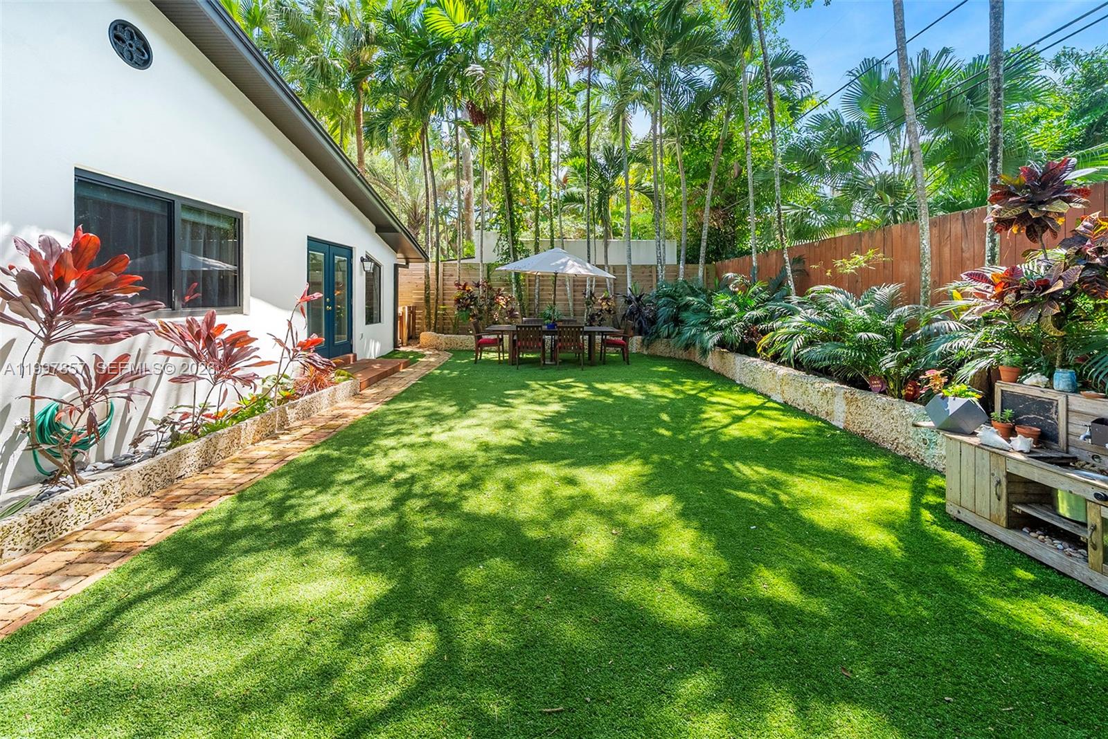 4046 El Prado Blvd Miami, FL 33133