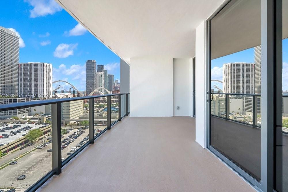image Canvas Condo16