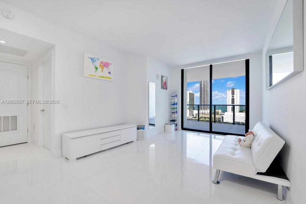 image Canvas Condo1