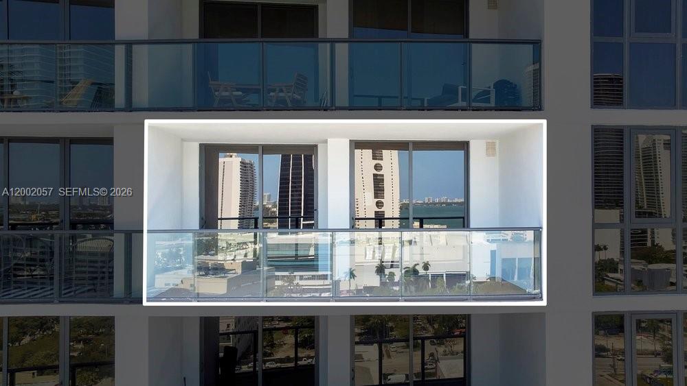 image Canvas Condo35