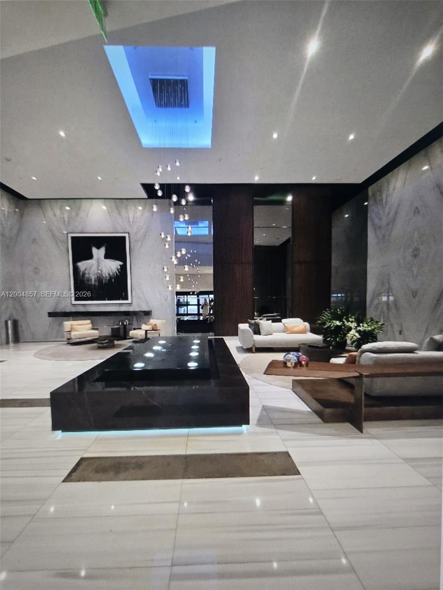 1100 Biscayne Blvd #3708 Miami, FL 33132