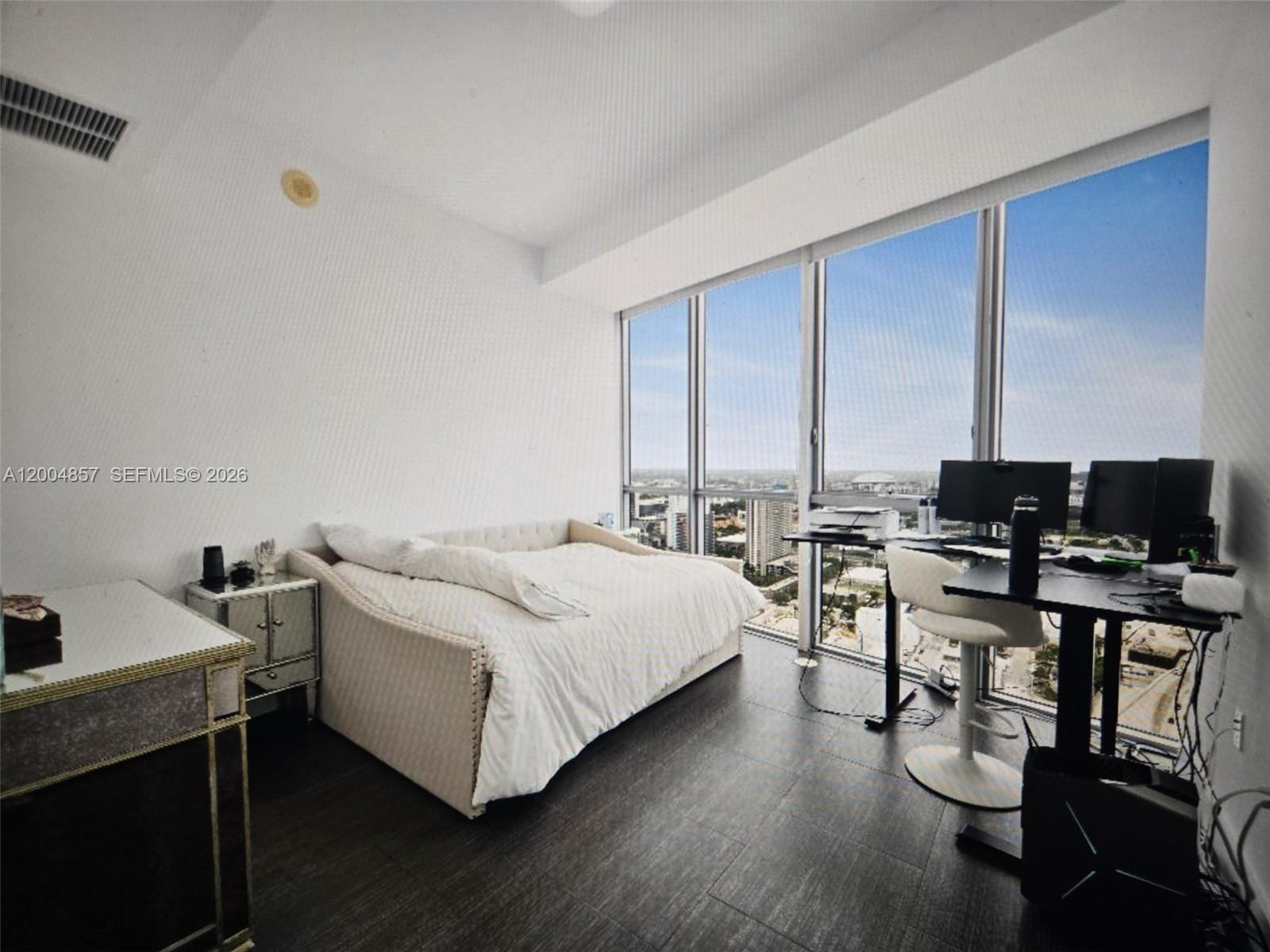 1100 Biscayne Blvd #3708 Miami, FL 33132