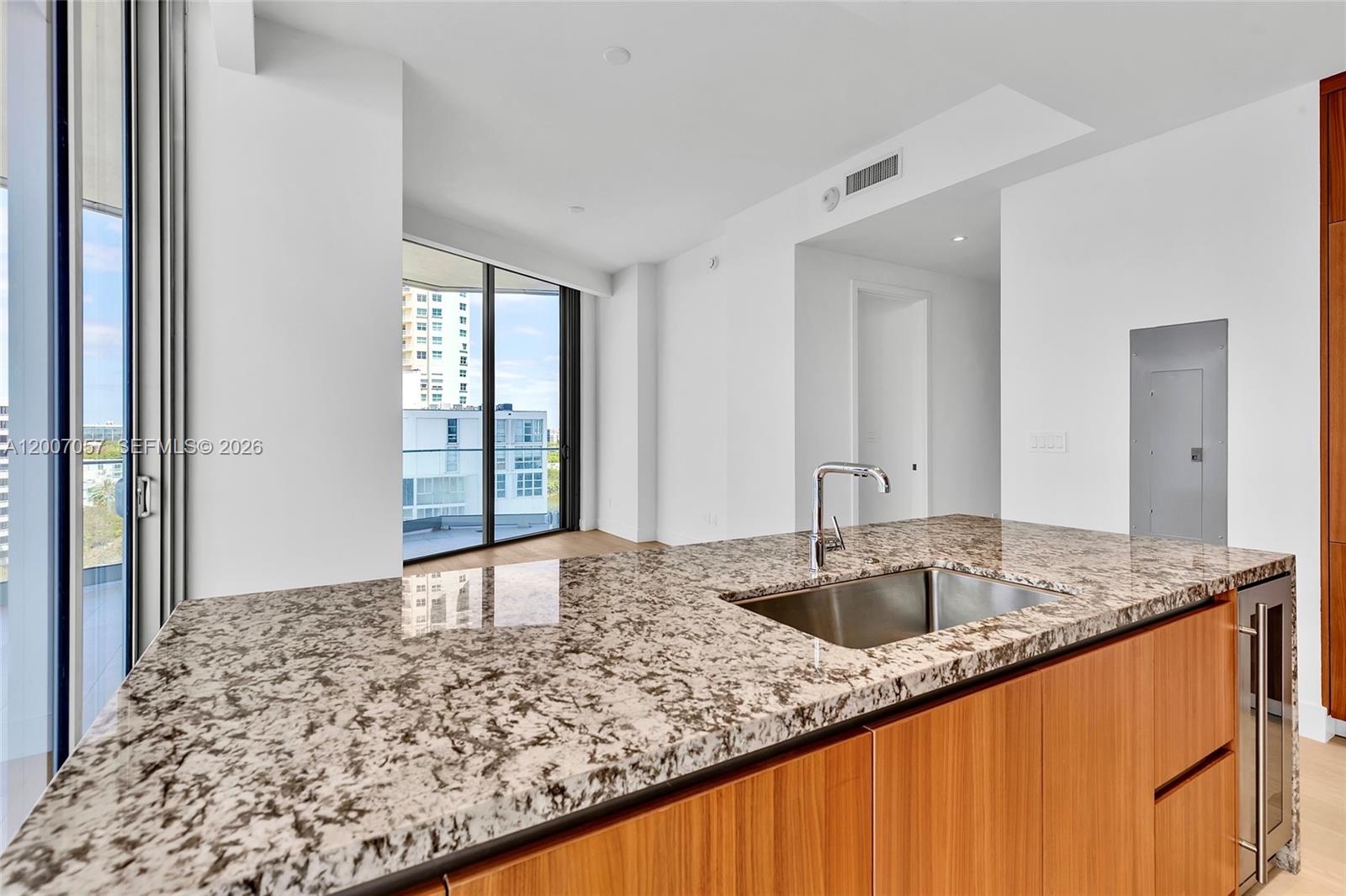 175 SE 25th Rd #803 Miami, FL 33129