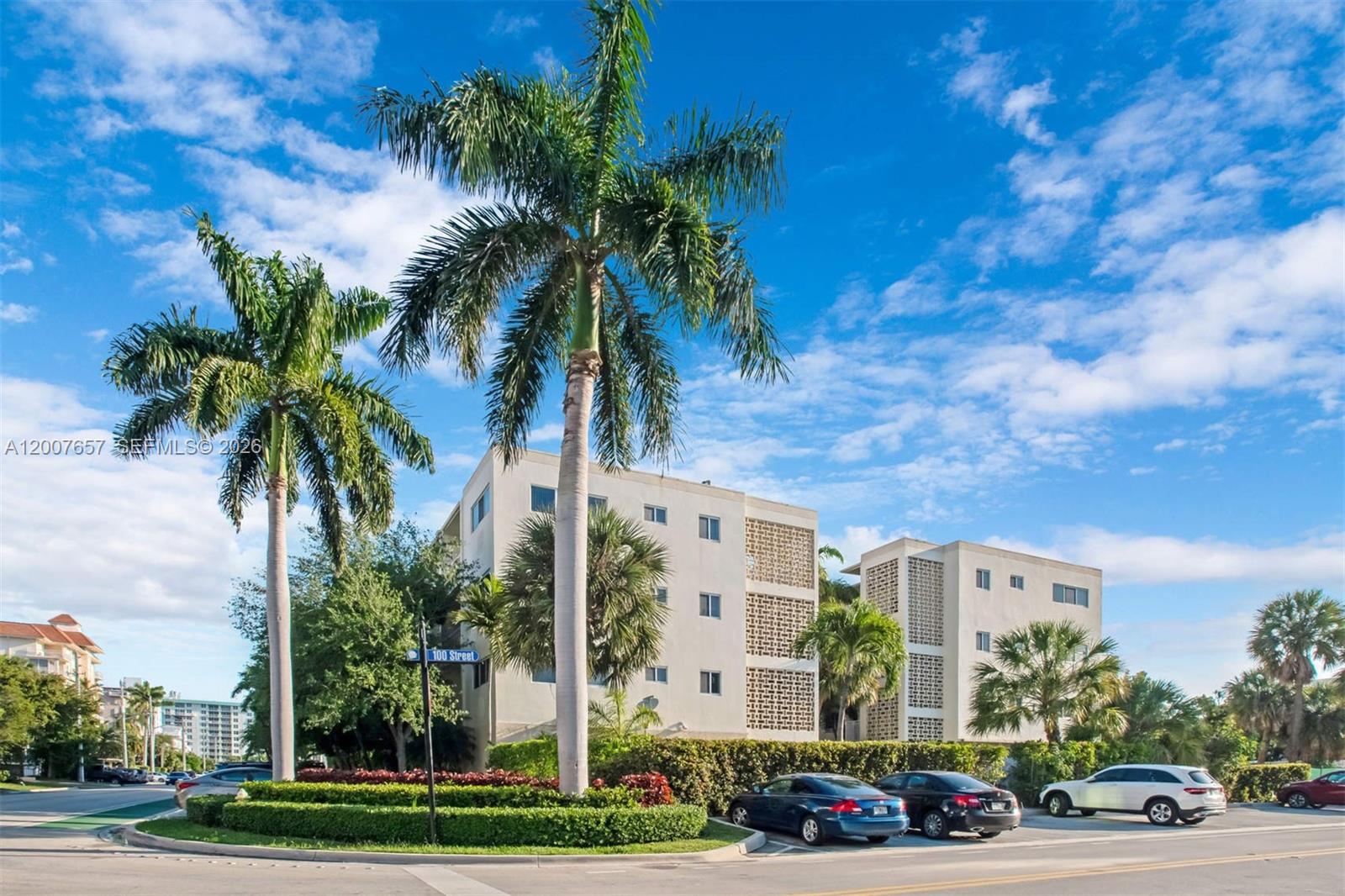 10001 W Bay Hbr Dr #208