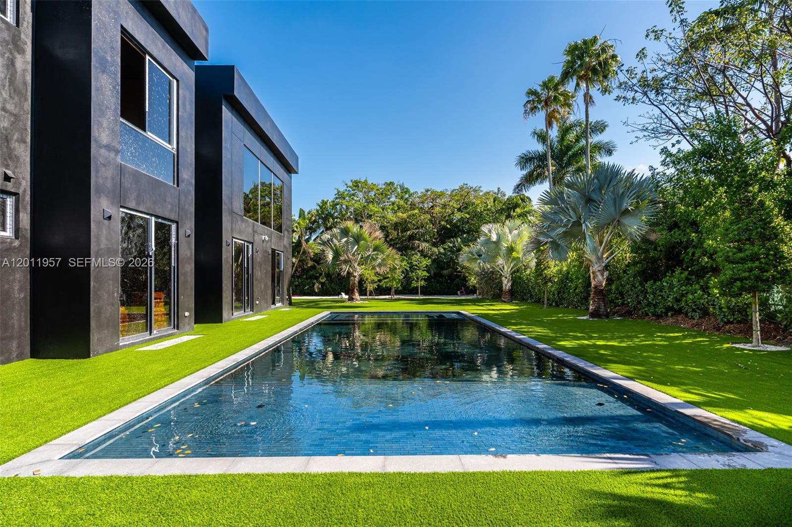 13500 SW 69th Ave Pinecrest, FL 33156