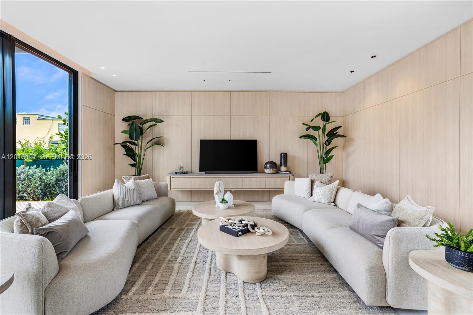 4550 N Jefferson Ave Miami Beach, FL 33140
