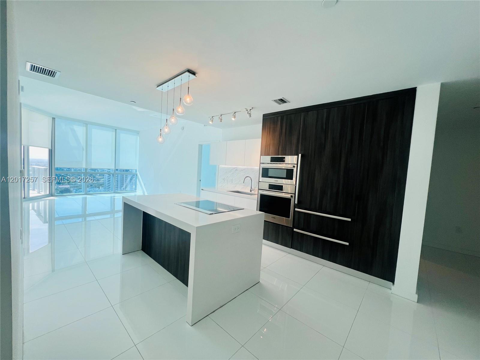 image Paramount Miami Worldcenter0