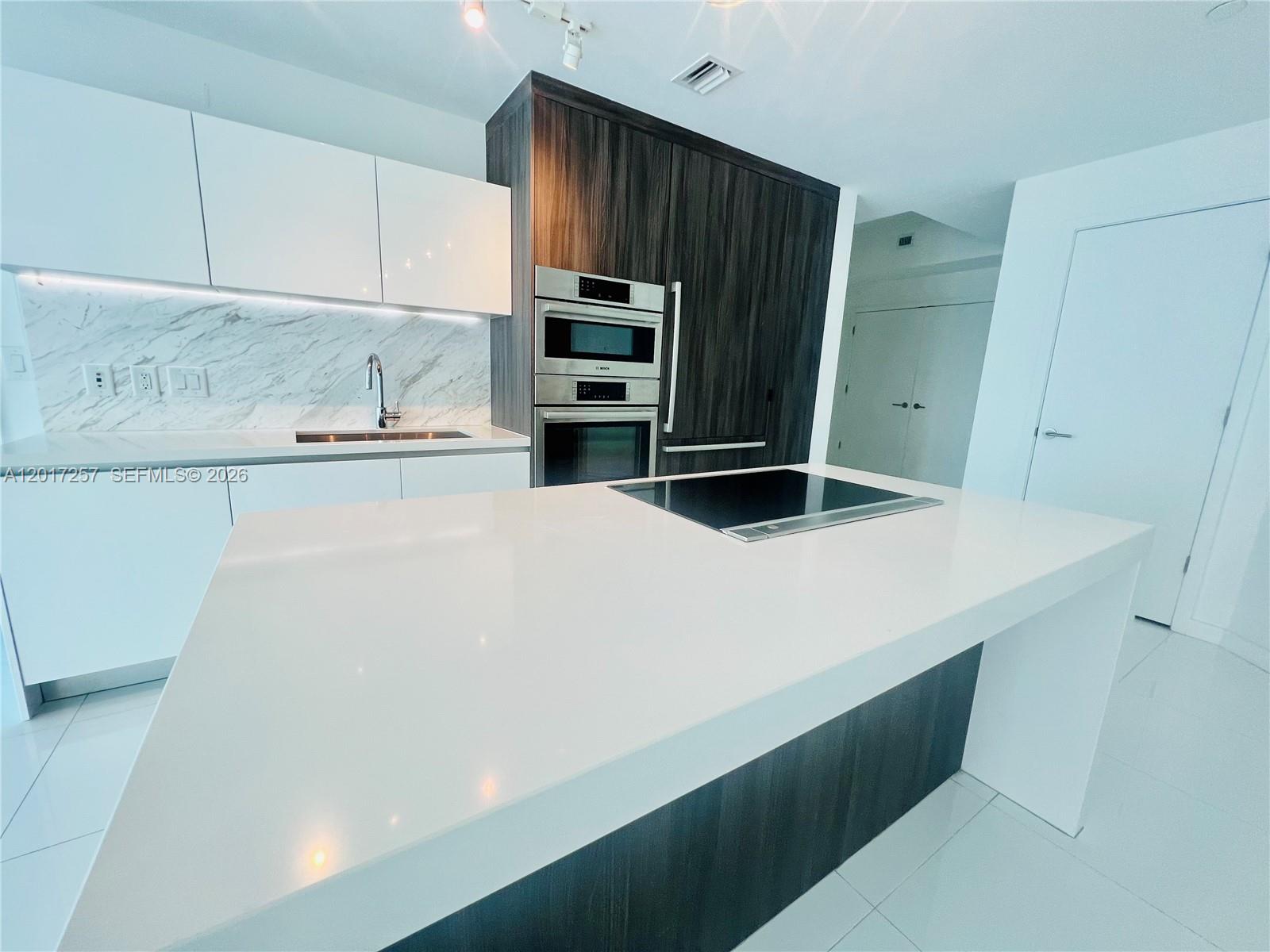 851 NE 1st Ave #2808 Miami, FL 33132