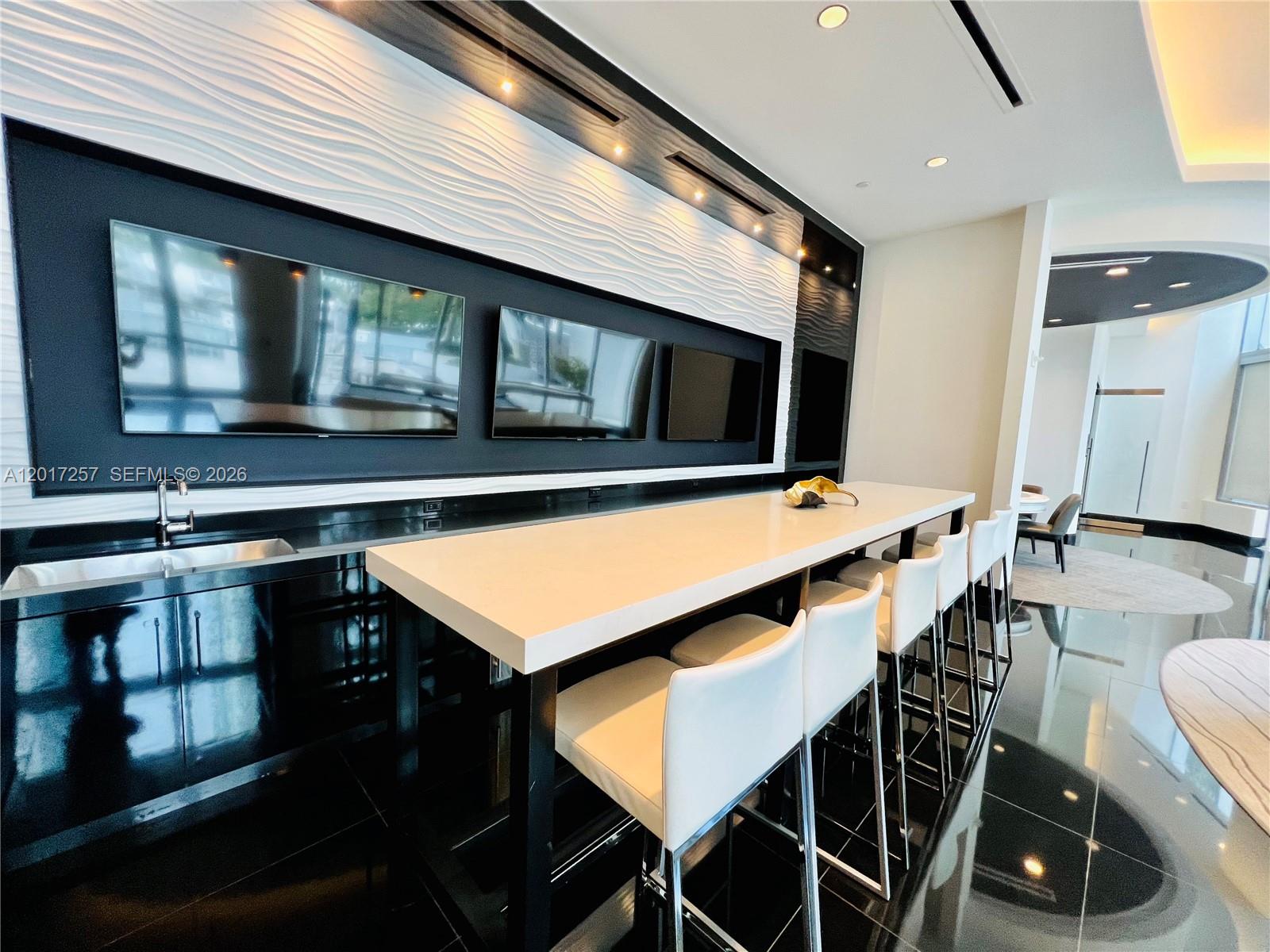 851 NE 1st Ave #2808 Miami, FL 33132
