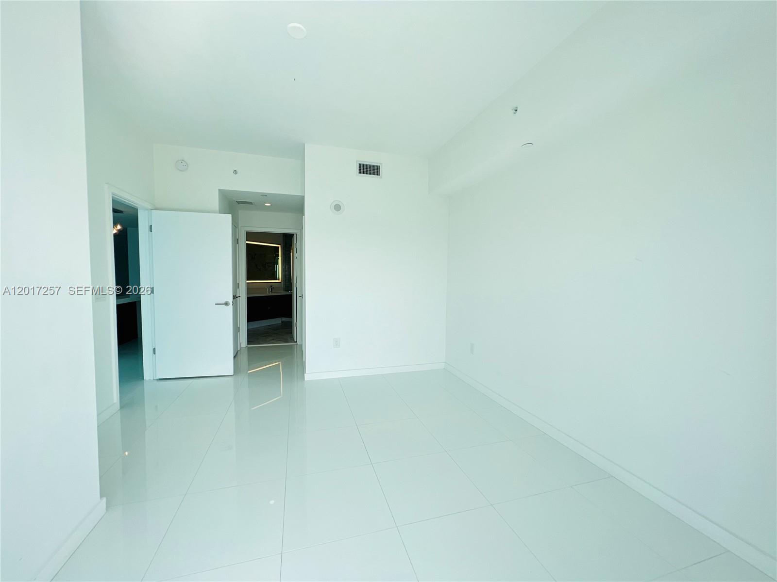 851 NE 1st Ave #2808 Miami, FL 33132