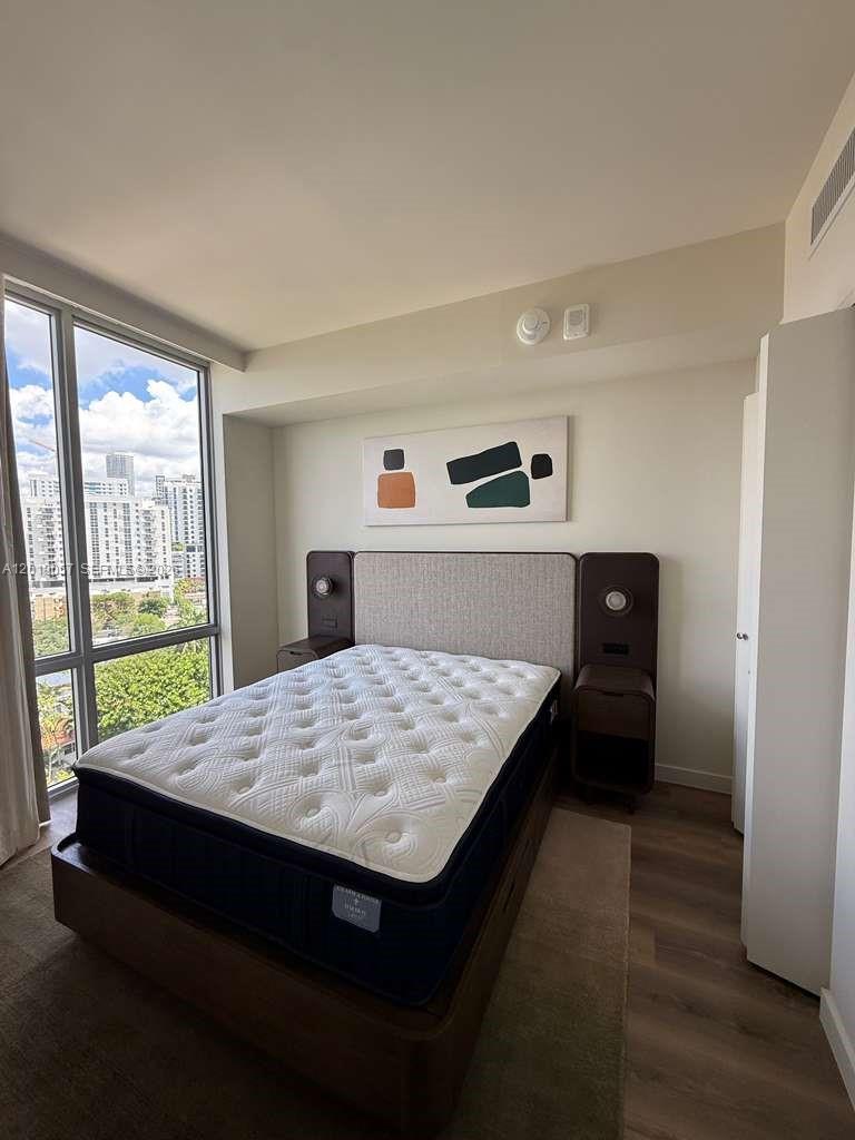 1611 SW 2nd Ave #911 Miami, FL 33129