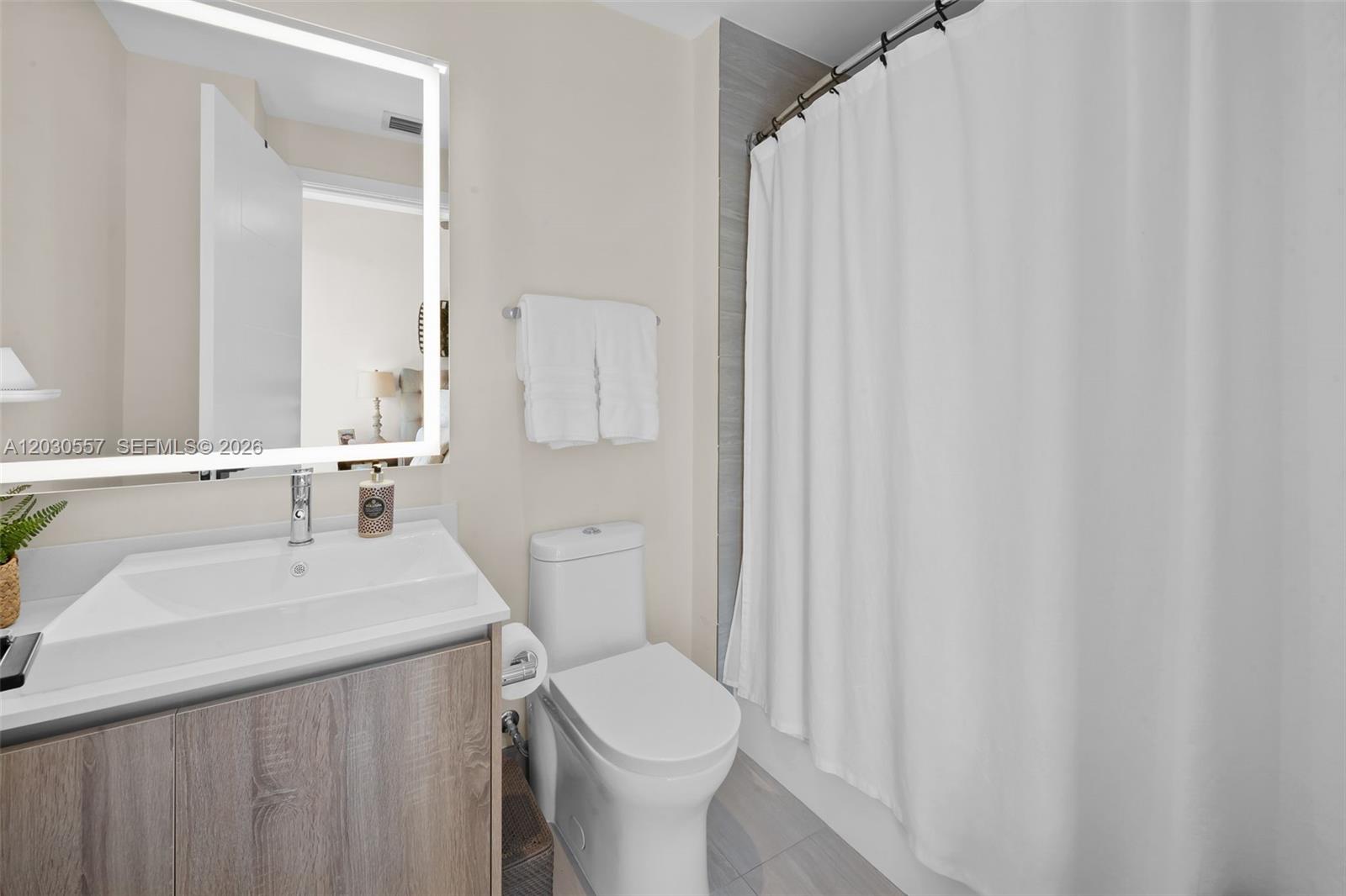 2960 NE 207th #10 Aventura, FL 33180