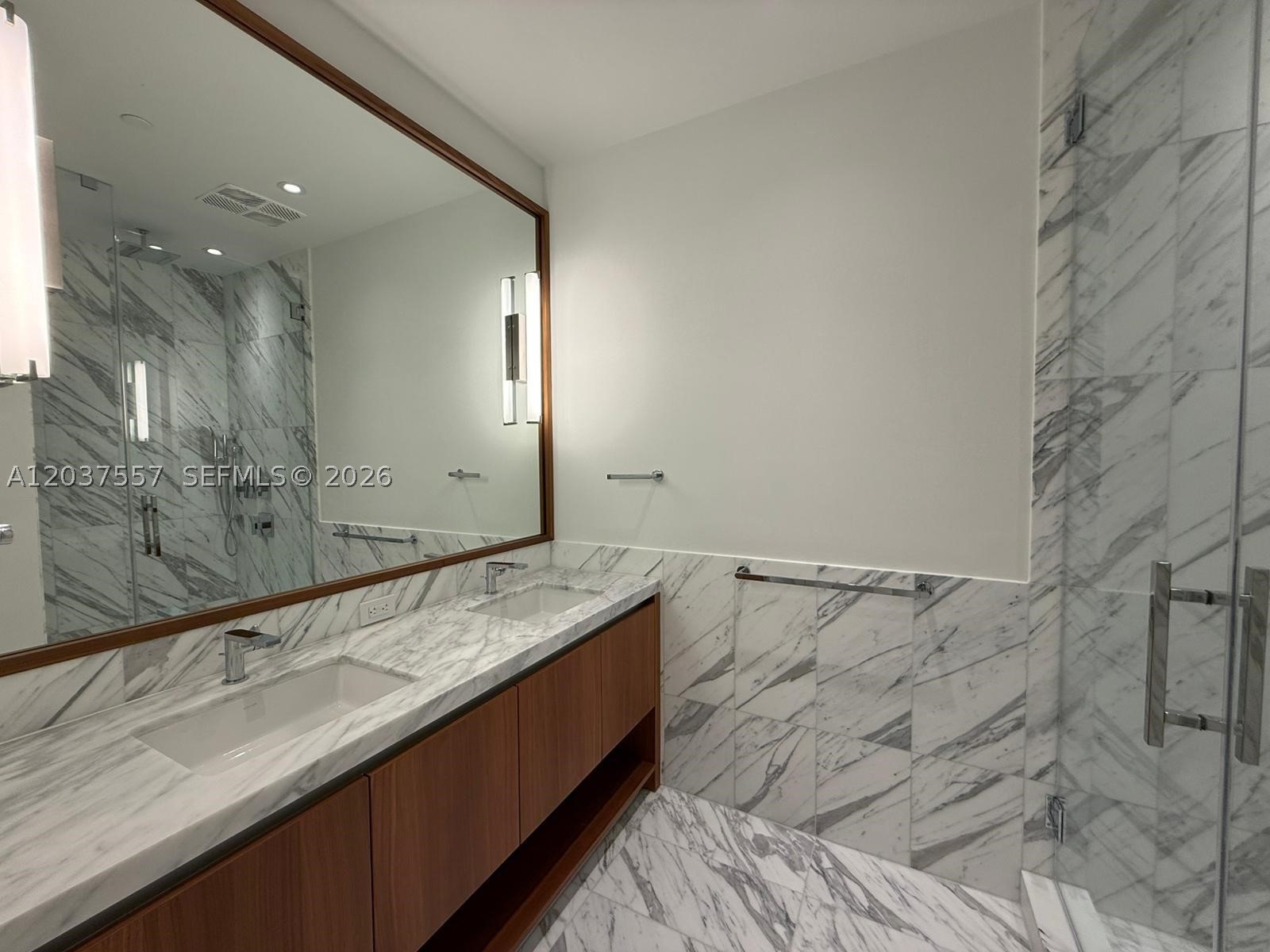 175 SE 25th Rd #903 Miami, FL 33129