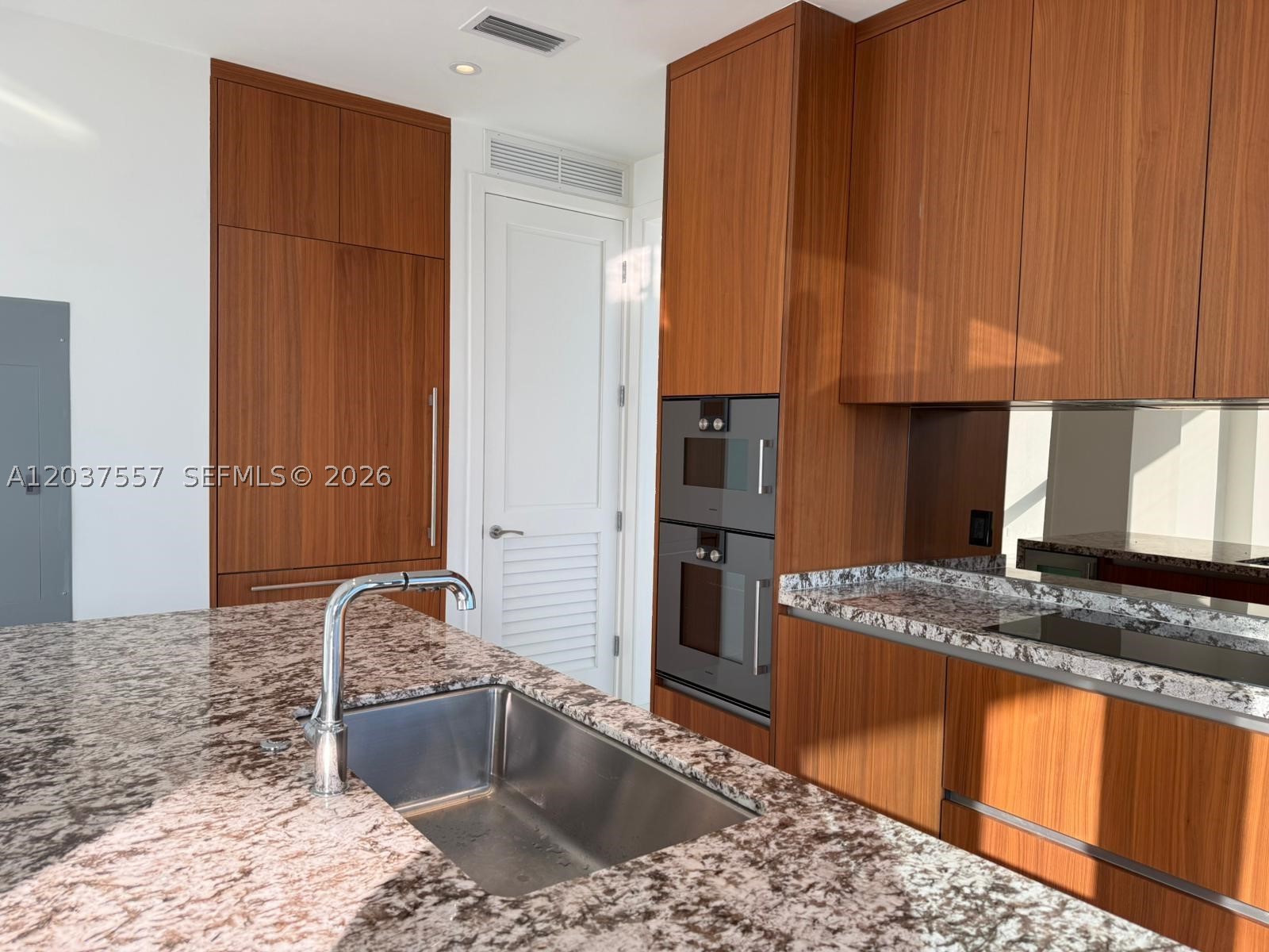 175 SE 25th Rd #903 Miami, FL 33129