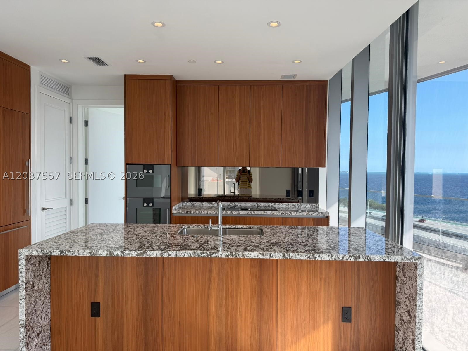 175 SE 25th Rd #903 Miami, FL 33129