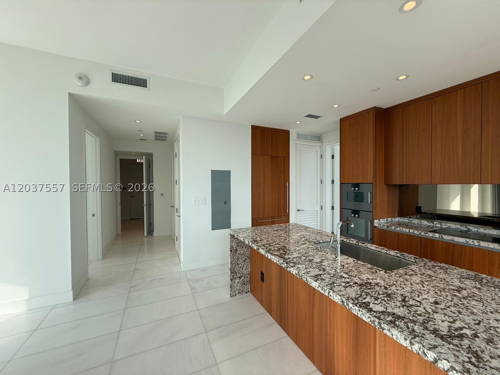 175 SE 25th Rd #903 Miami, FL 33129