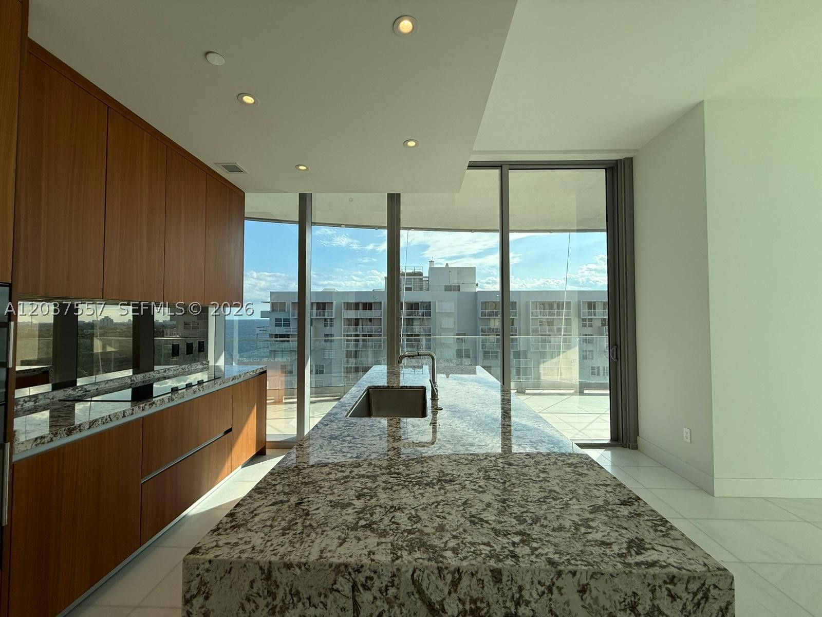 175 SE 25th Rd #903 Miami, FL 33129