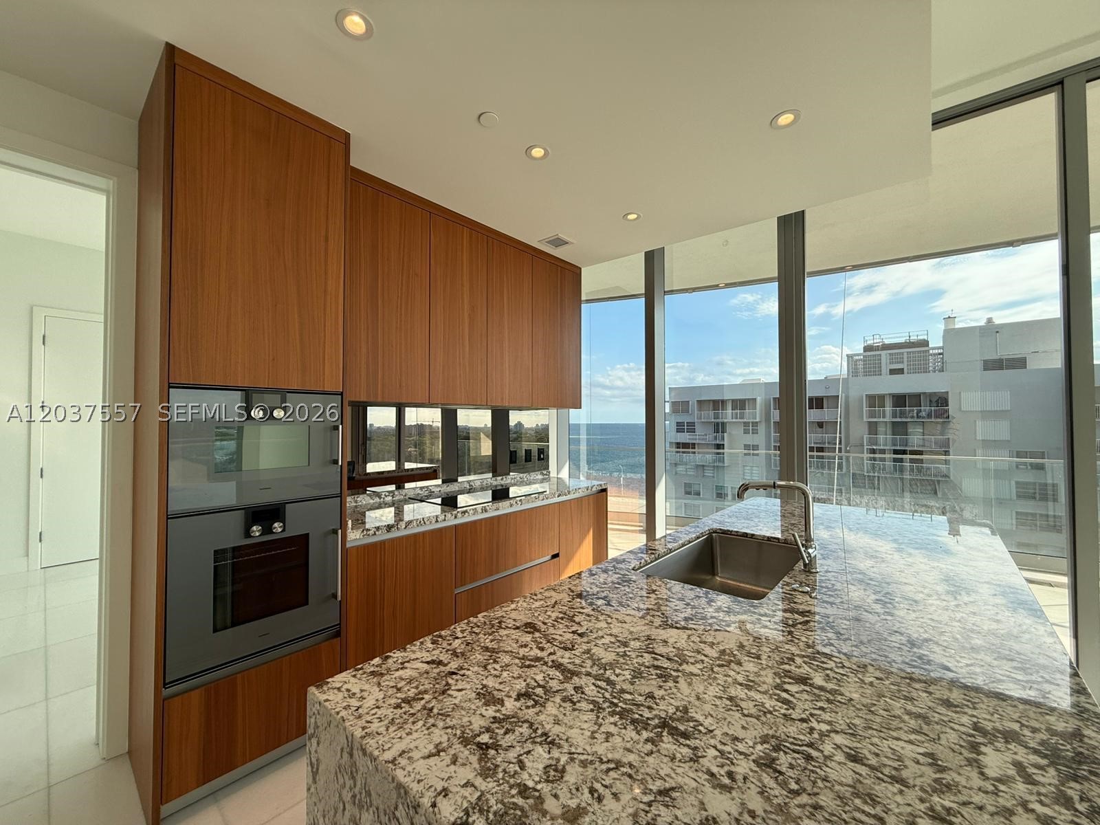 175 SE 25th Rd #903 Miami, FL 33129