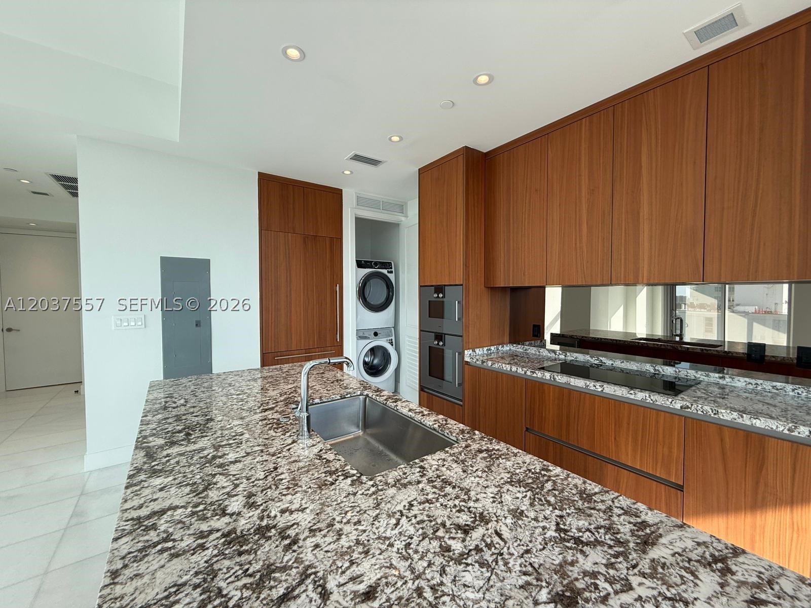 175 SE 25th Rd #903 Miami, FL 33129