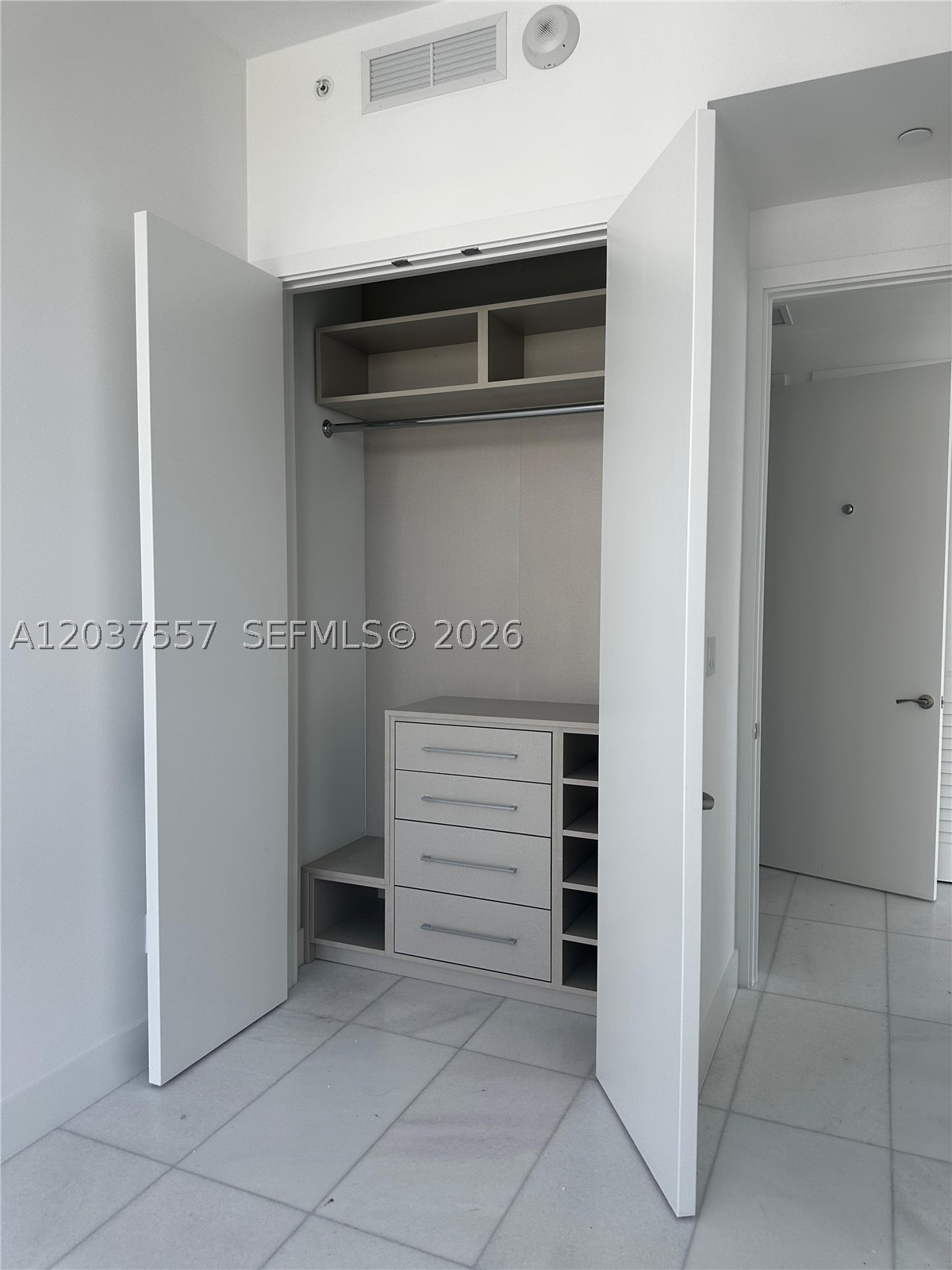 175 SE 25th Rd #903 Miami, FL 33129
