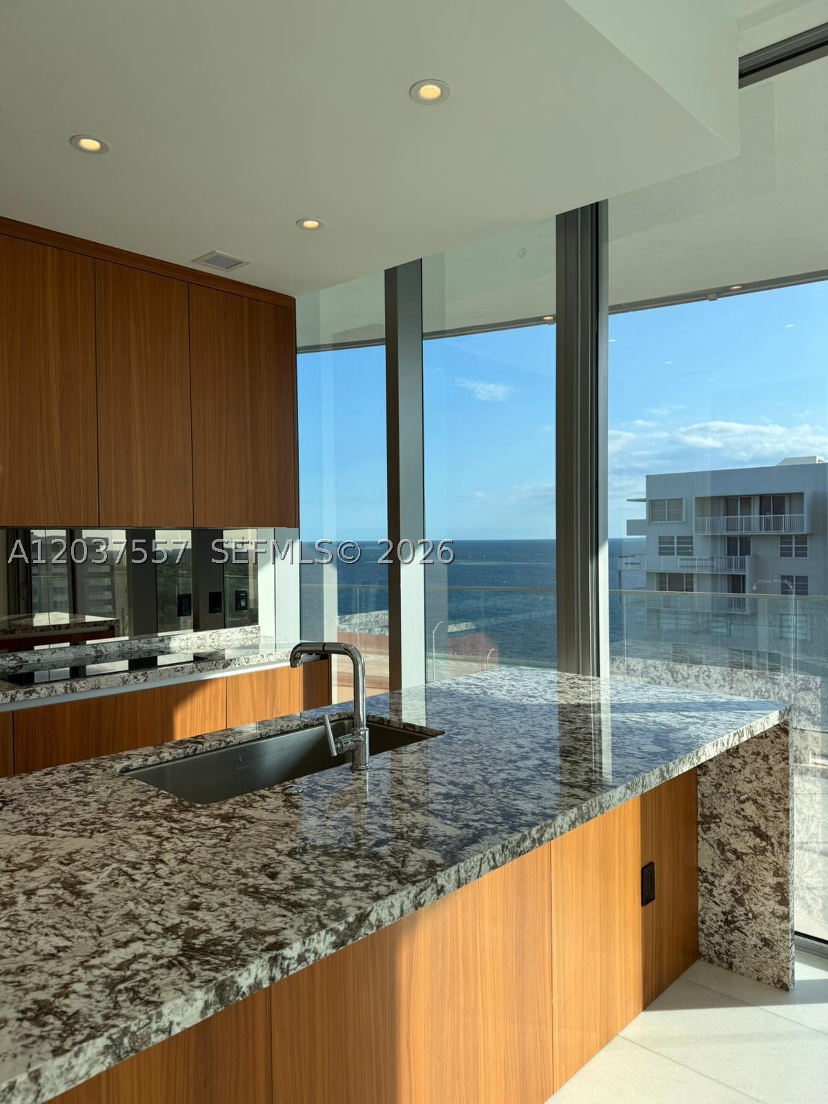175 SE 25th Rd #903 Miami, FL 33129