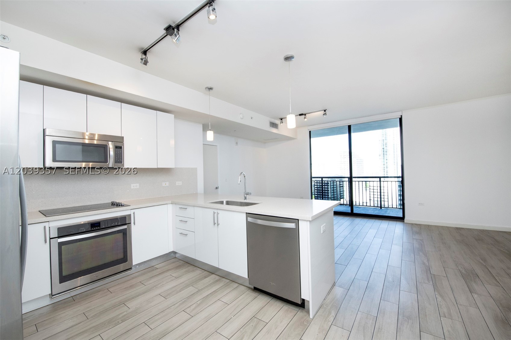 image Nine at Mary Brickell Village0