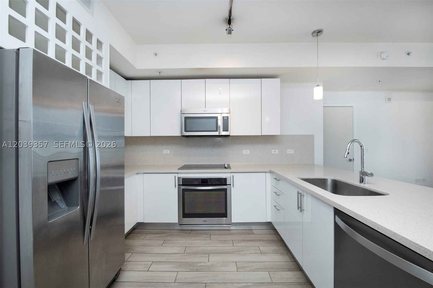 999 SW 1st Ave #2402 Miami, FL 33130