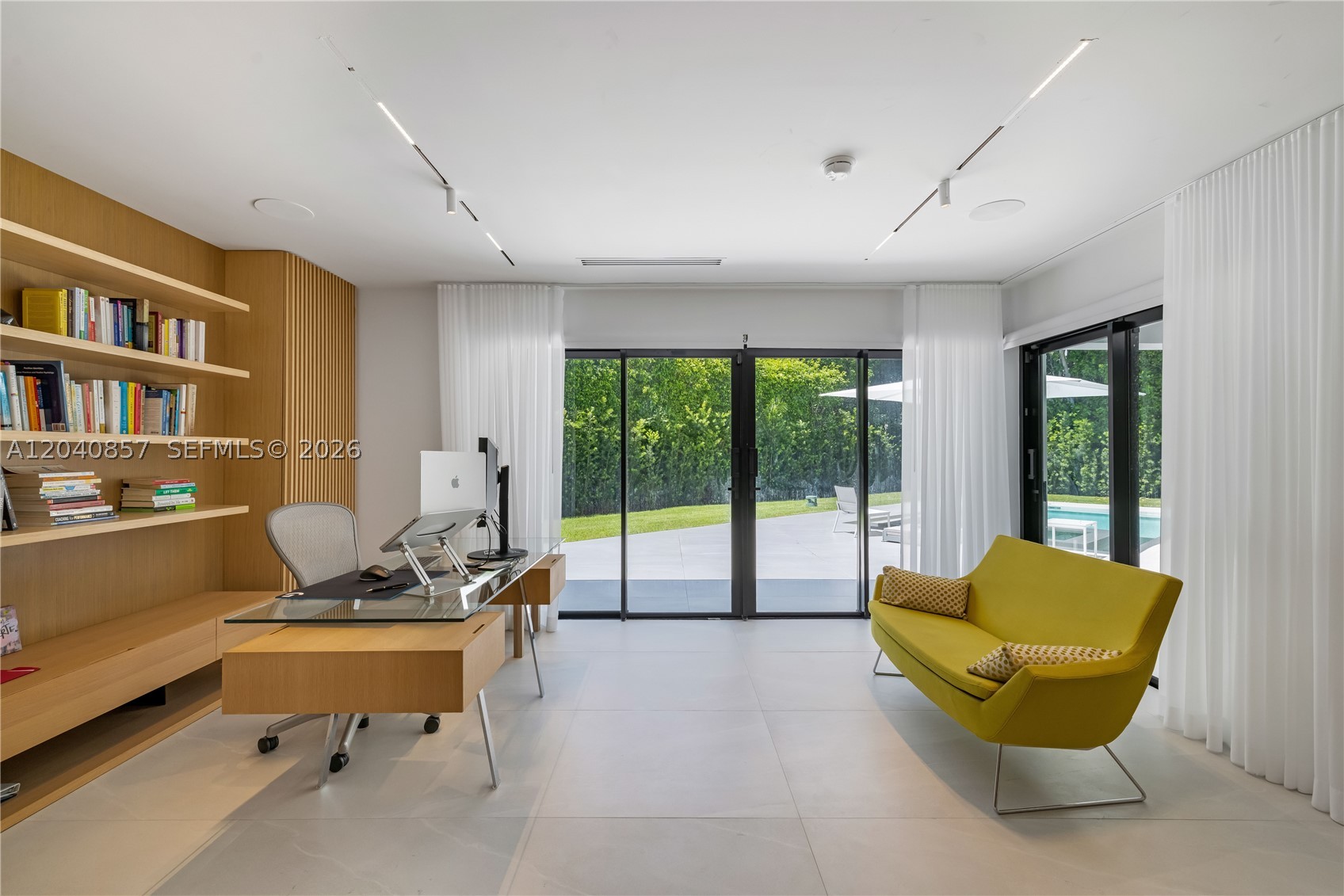 7180 E Lago Dr Coral Gables, FL 33143