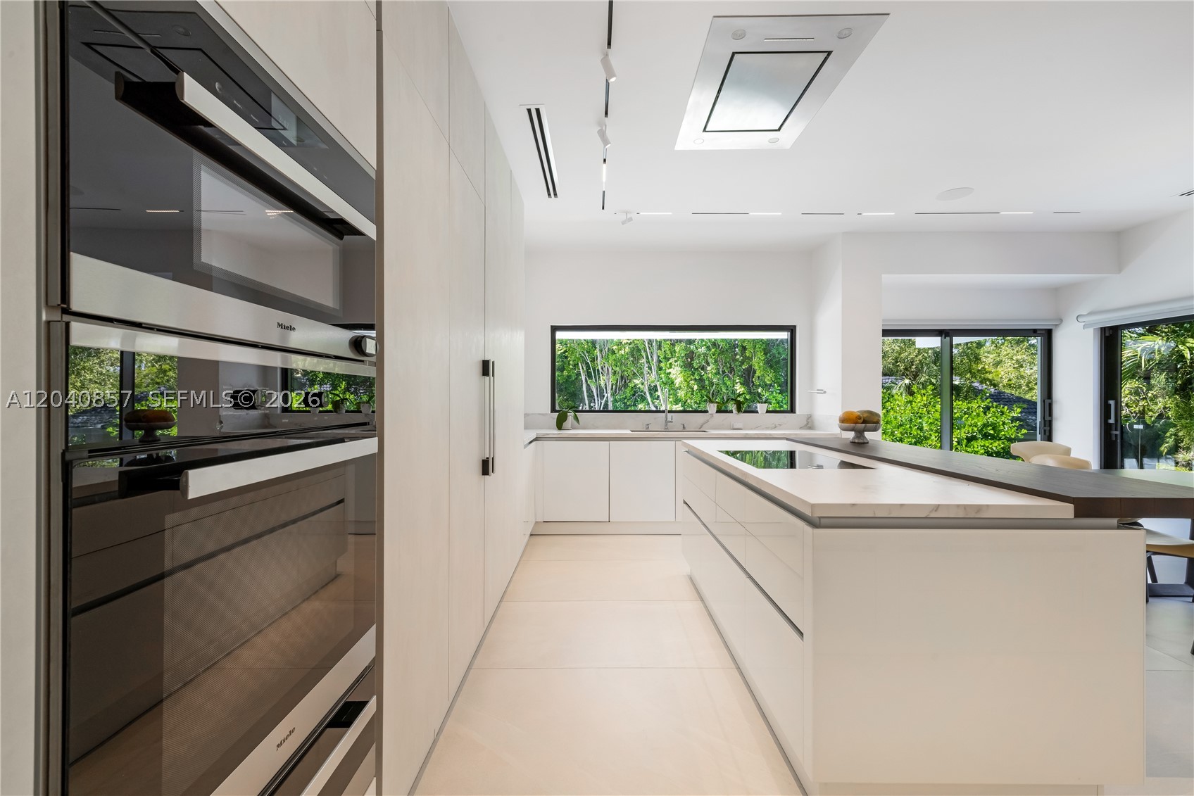 7180 E Lago Dr Coral Gables, FL 33143