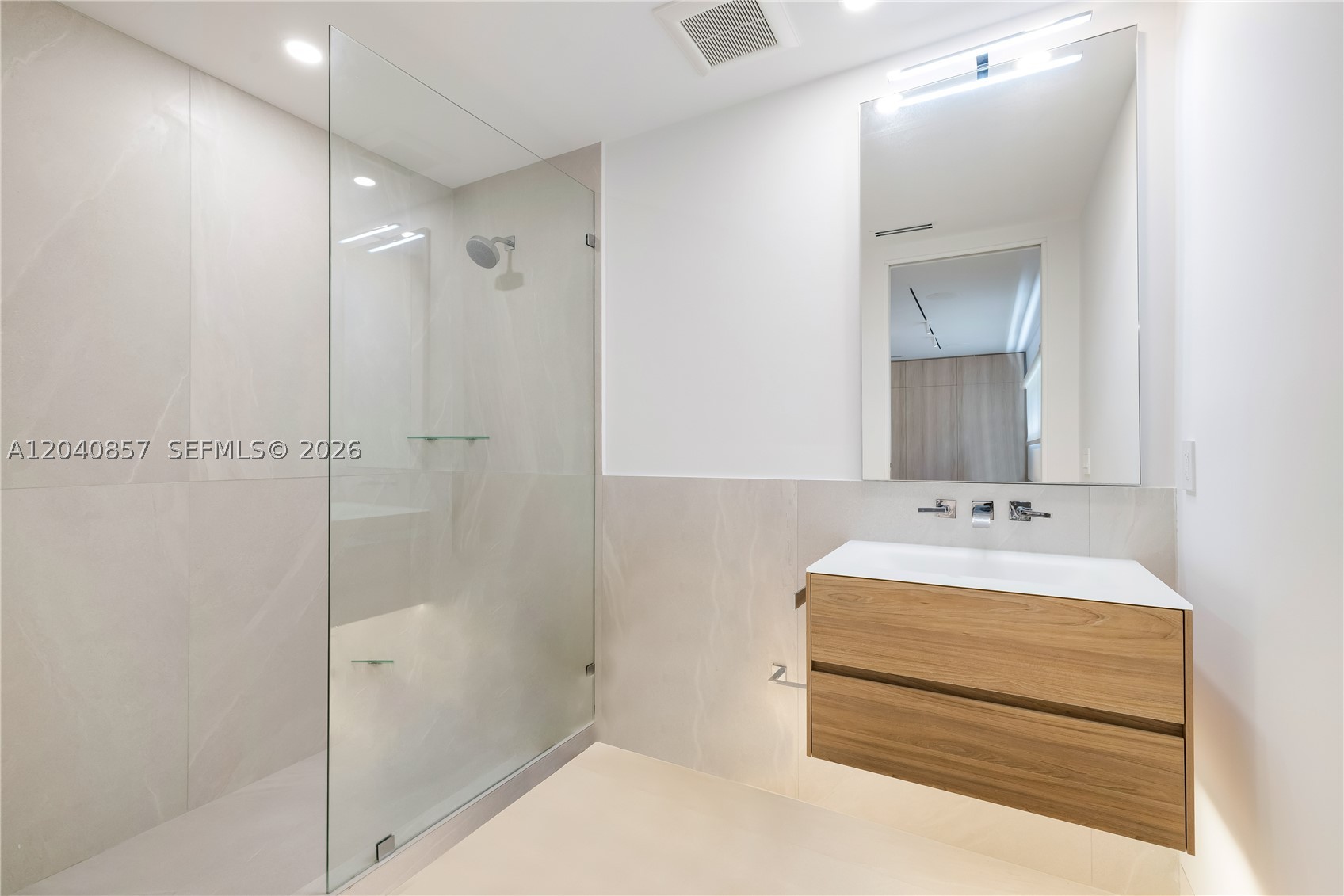 7180 E Lago Dr Coral Gables, FL 33143