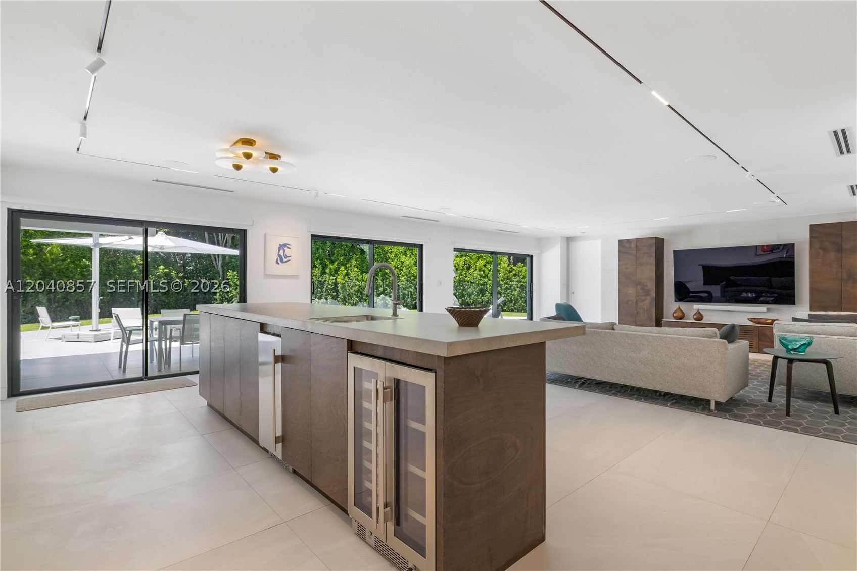 7180 E Lago Dr Coral Gables, FL 33143
