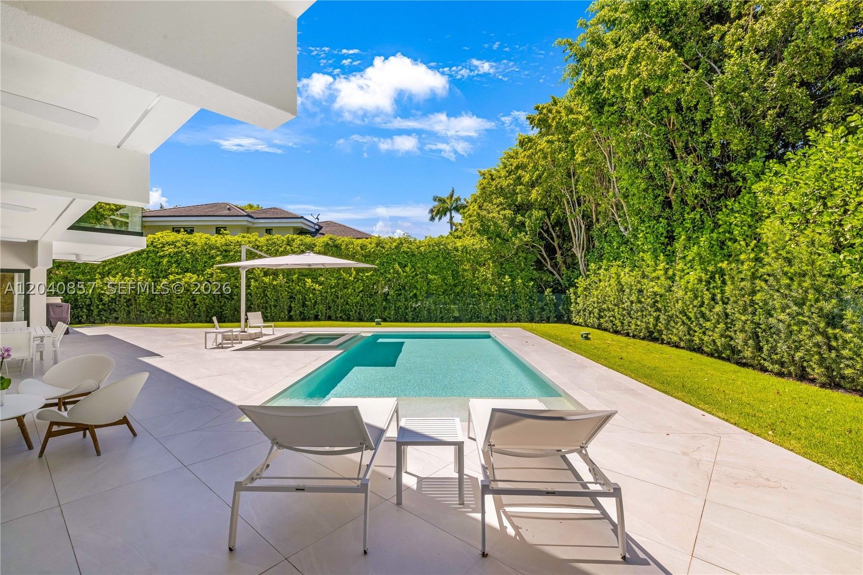7180 E Lago Dr Coral Gables, FL 33143