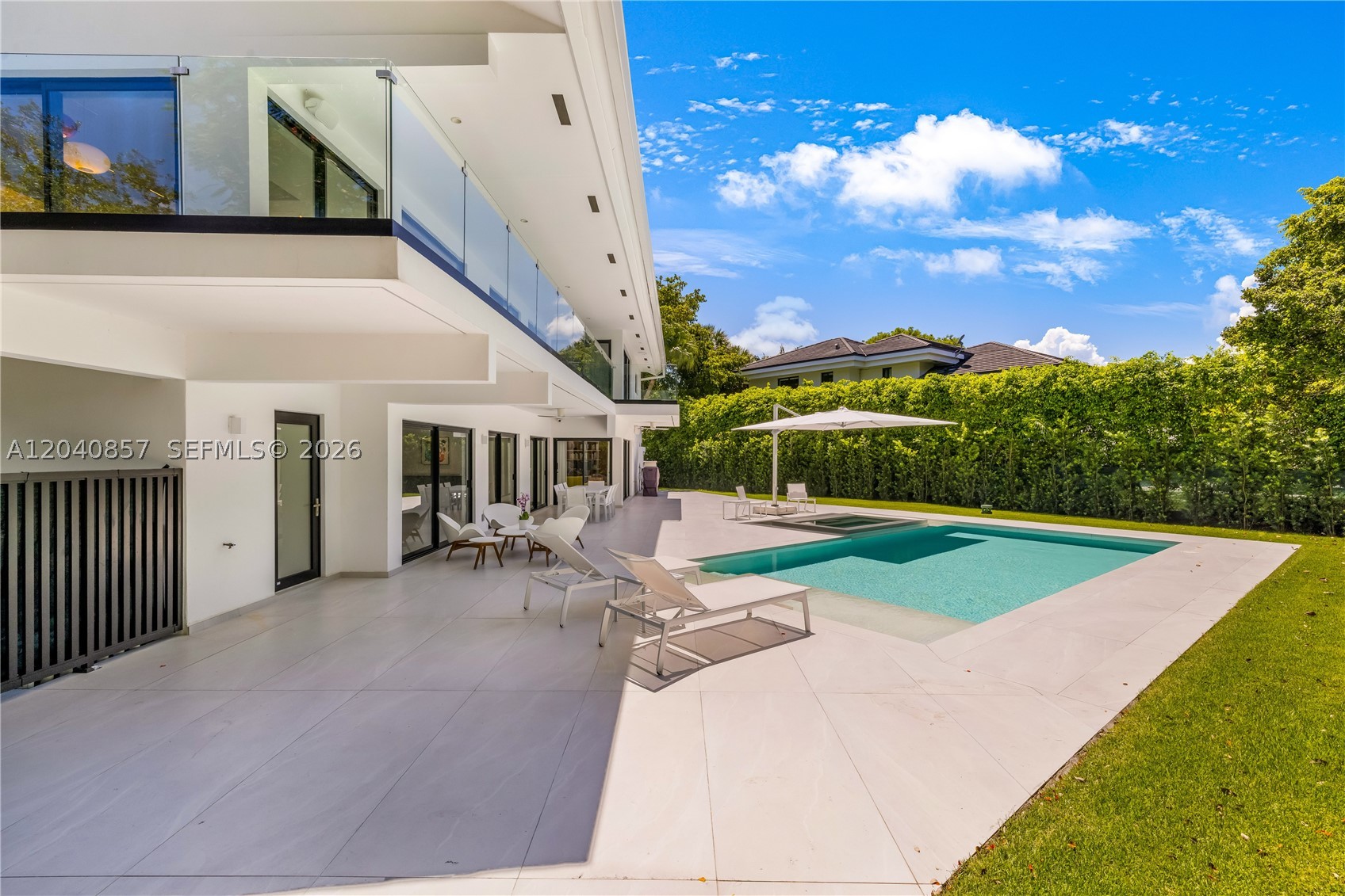 7180 E Lago Dr Coral Gables, FL 33143