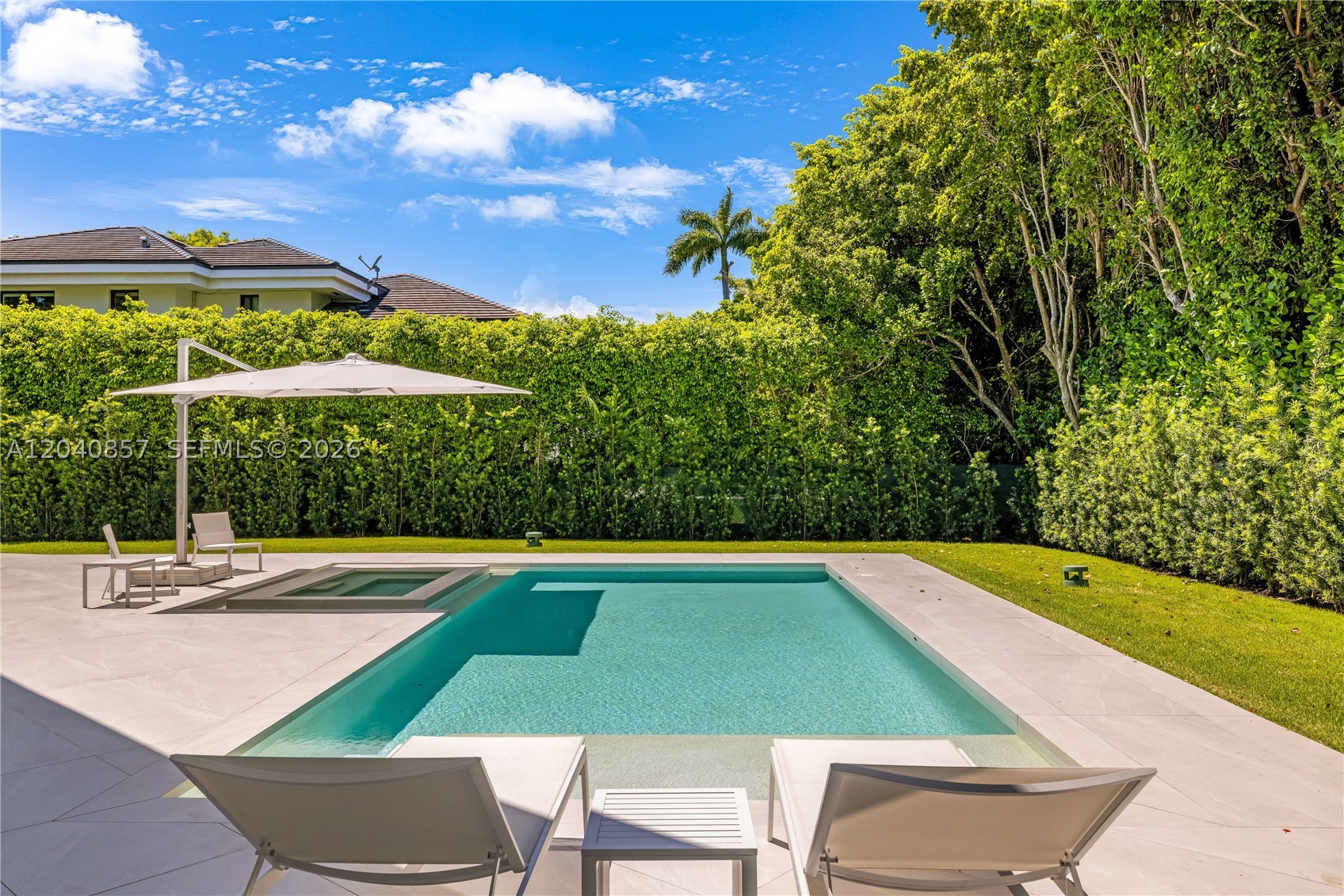 7180 E Lago Dr Coral Gables, FL 33143