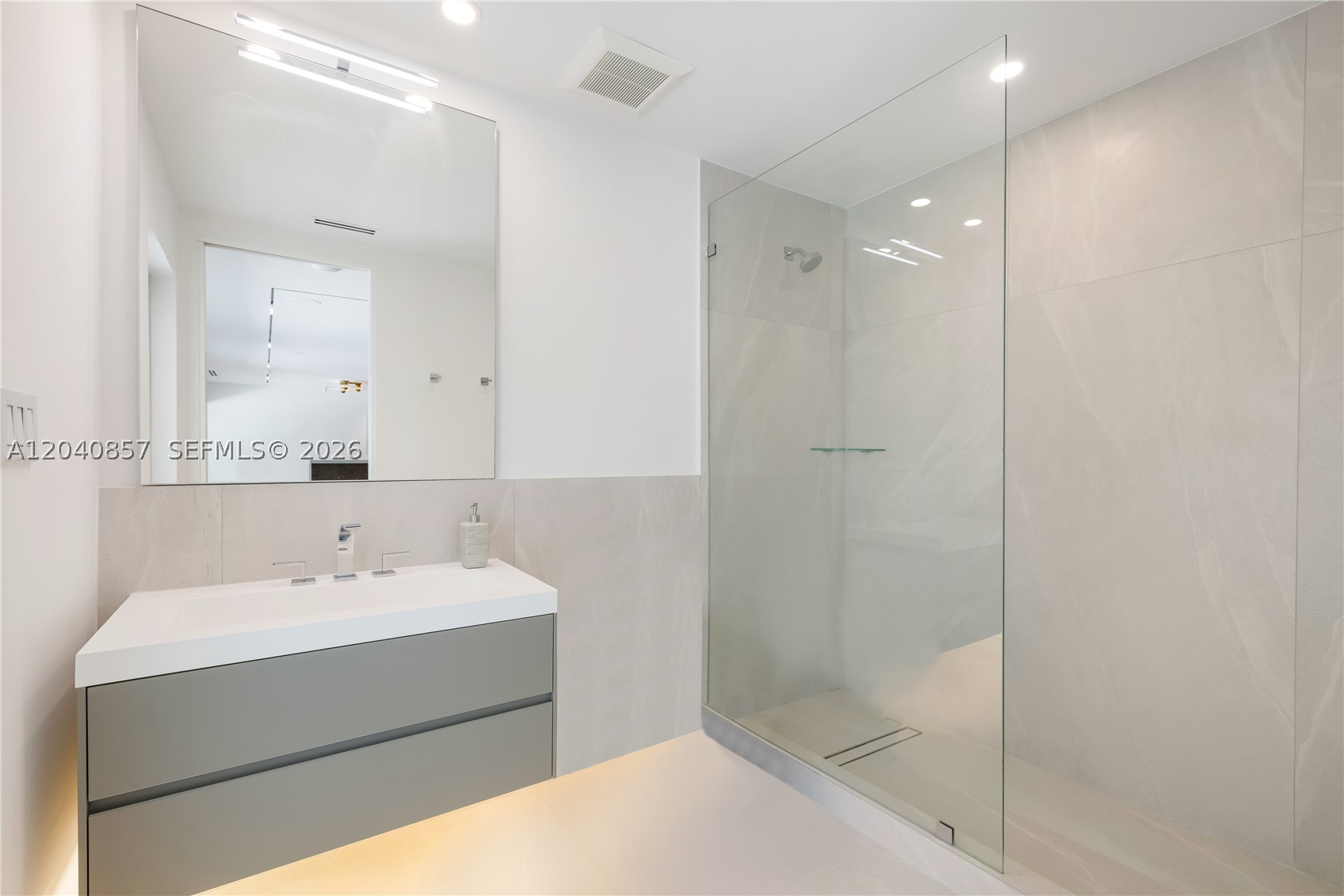7180 E Lago Dr Coral Gables, FL 33143