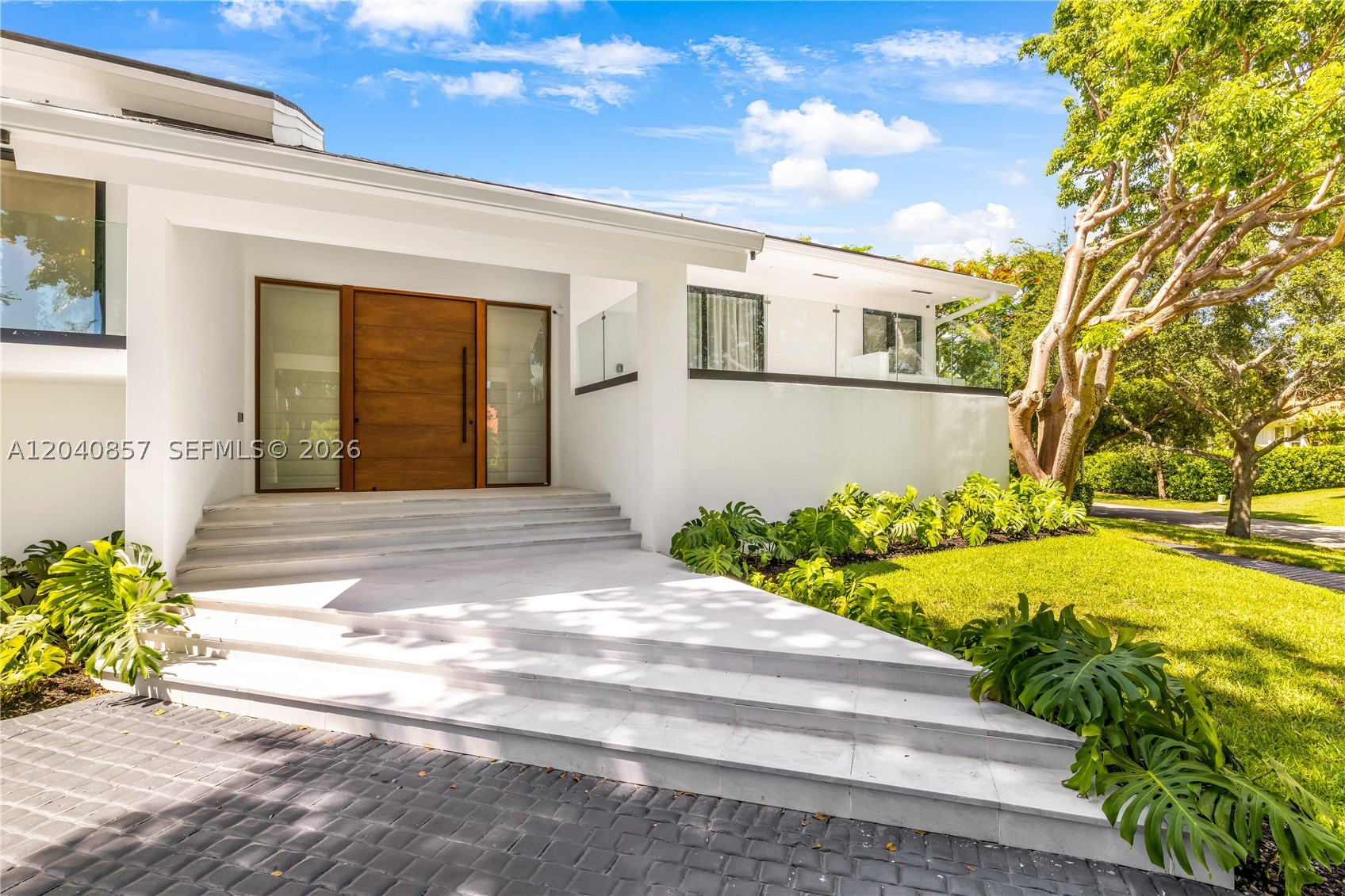 7180 E Lago Dr Coral Gables, FL 33143