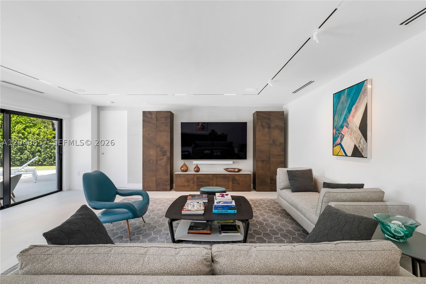 7180 E Lago Dr Coral Gables, FL 33143