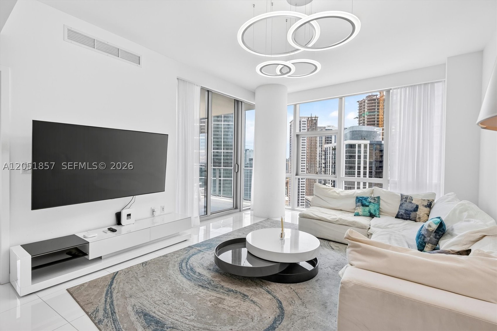 image Paramount Miami Worldcenter0