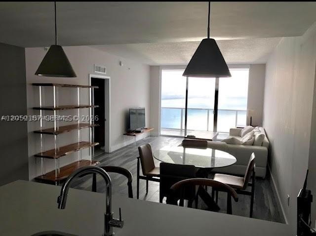 image Bay House4