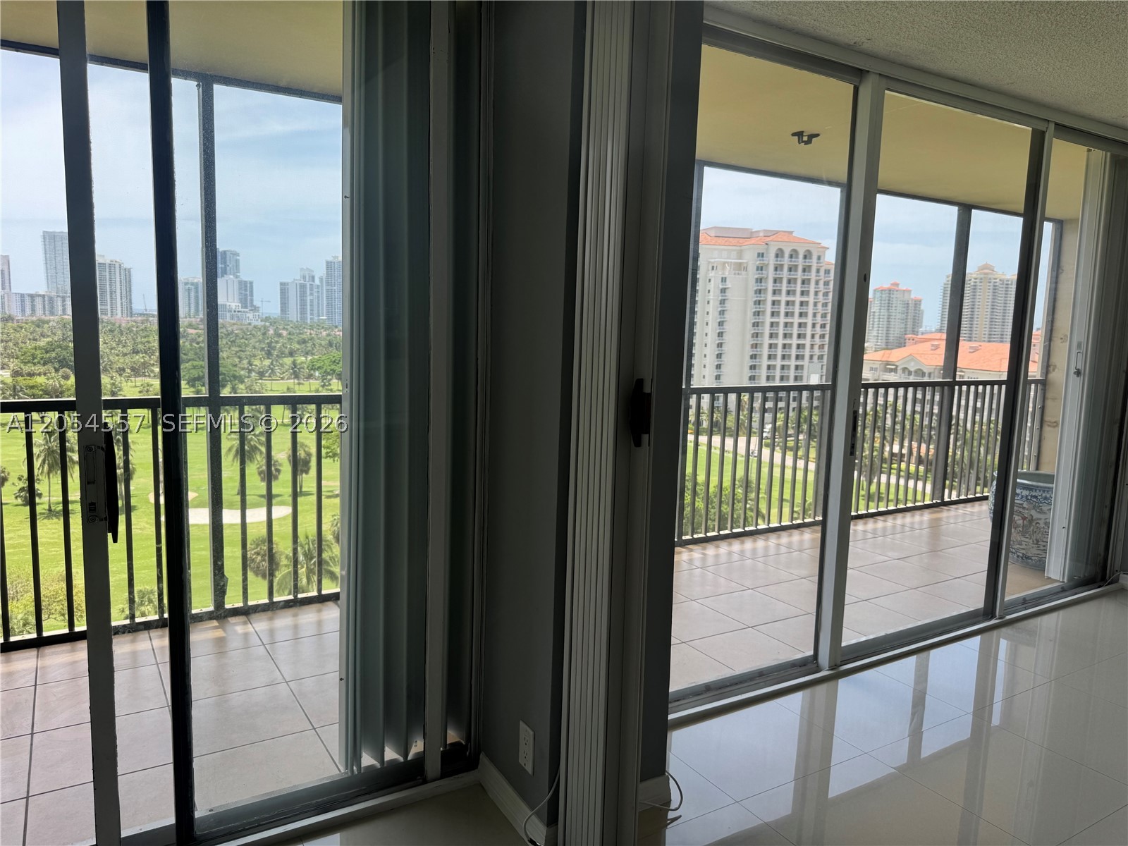20335 W Country Clb Dr #1206 Aventura, FL 33180