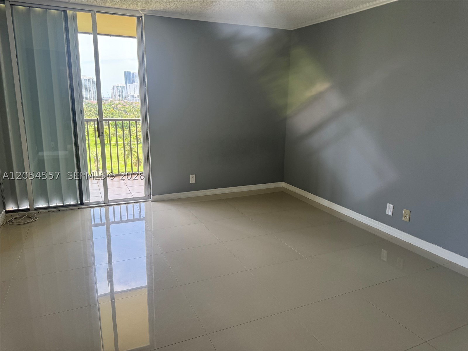 20335 W Country Clb Dr #1206 Aventura, FL 33180